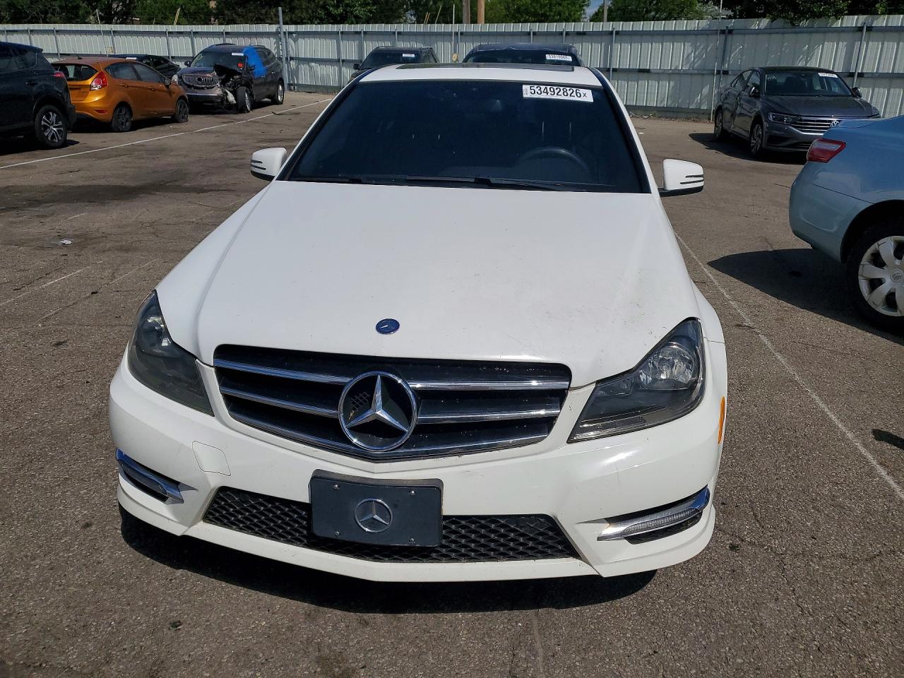 2014 Mercedes-benz C White vin: WDDGF4HB9ER317603