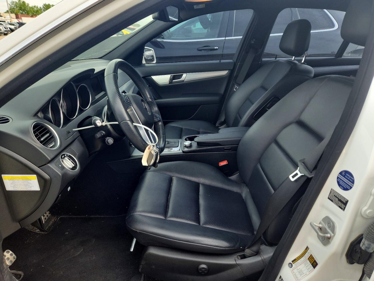 2014 Mercedes-benz C White vin: WDDGF4HB9ER317603