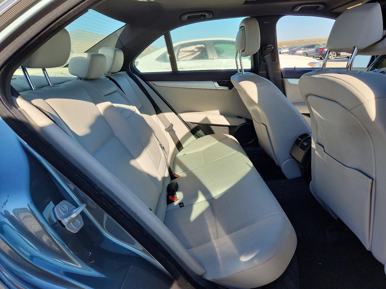 2012 Mercedes-benz C 250 Silver vin: WDDGF4HBXCA607330