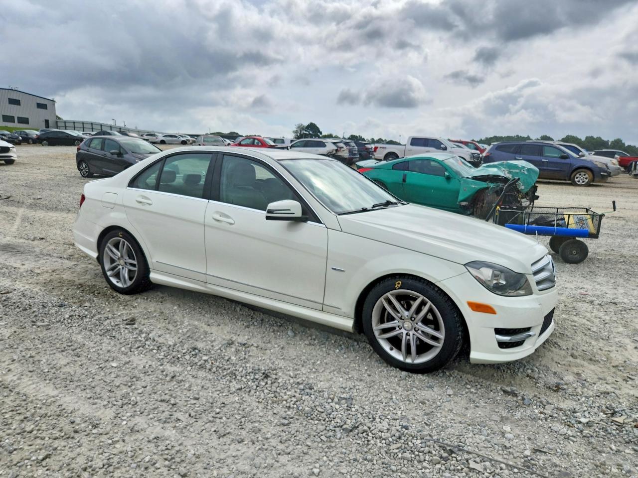2012 Mercedes-benz C 250 Белый vin: WDDGF4HBXCA630476