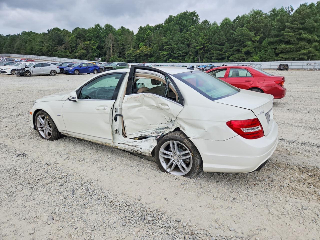 2012 Mercedes-benz C 250 Белый vin: WDDGF4HBXCA630476