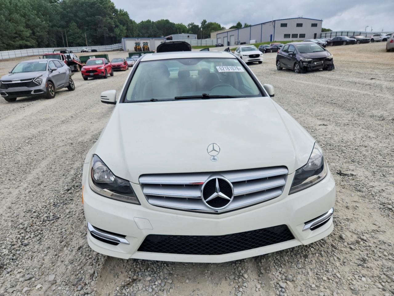 2012 Mercedes-benz C 250 Белый vin: WDDGF4HBXCA630476