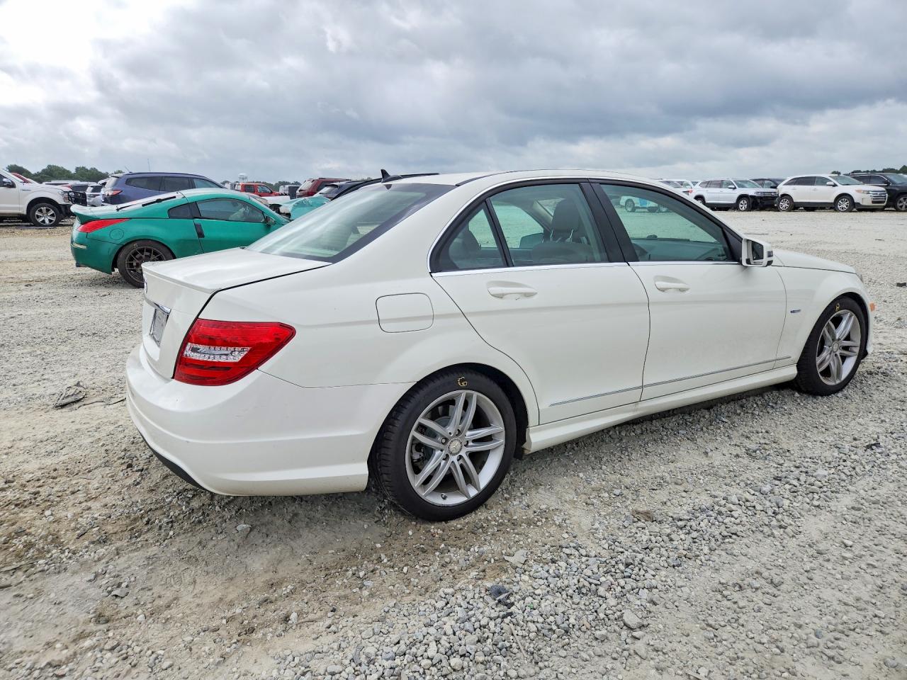 2012 Mercedes-benz C 250 Белый vin: WDDGF4HBXCA630476