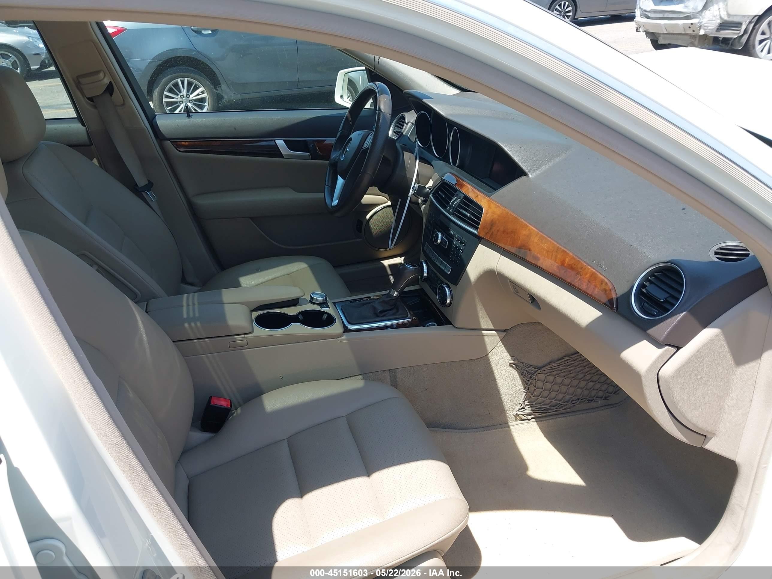 2012 Mercedes-benz C 250 Luxury/sport White vin: WDDGF4HBXCA681962
