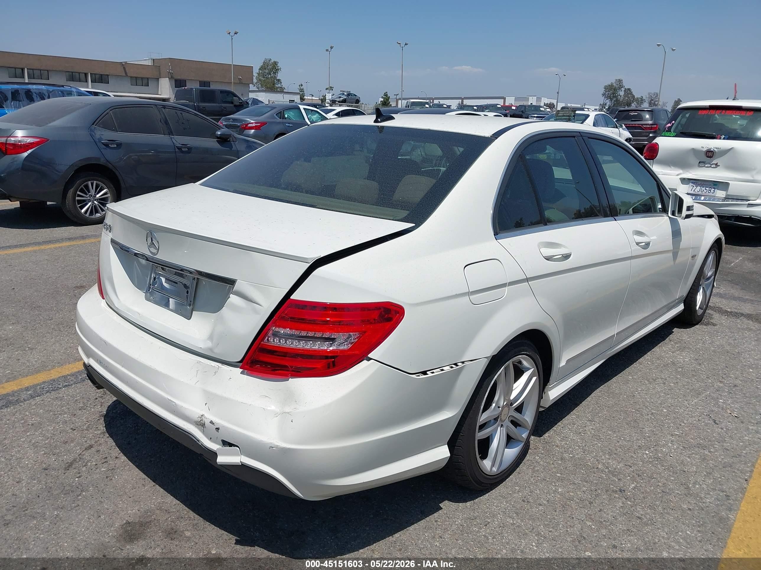2012 Mercedes-benz C 250 Luxury/sport White vin: WDDGF4HBXCA681962