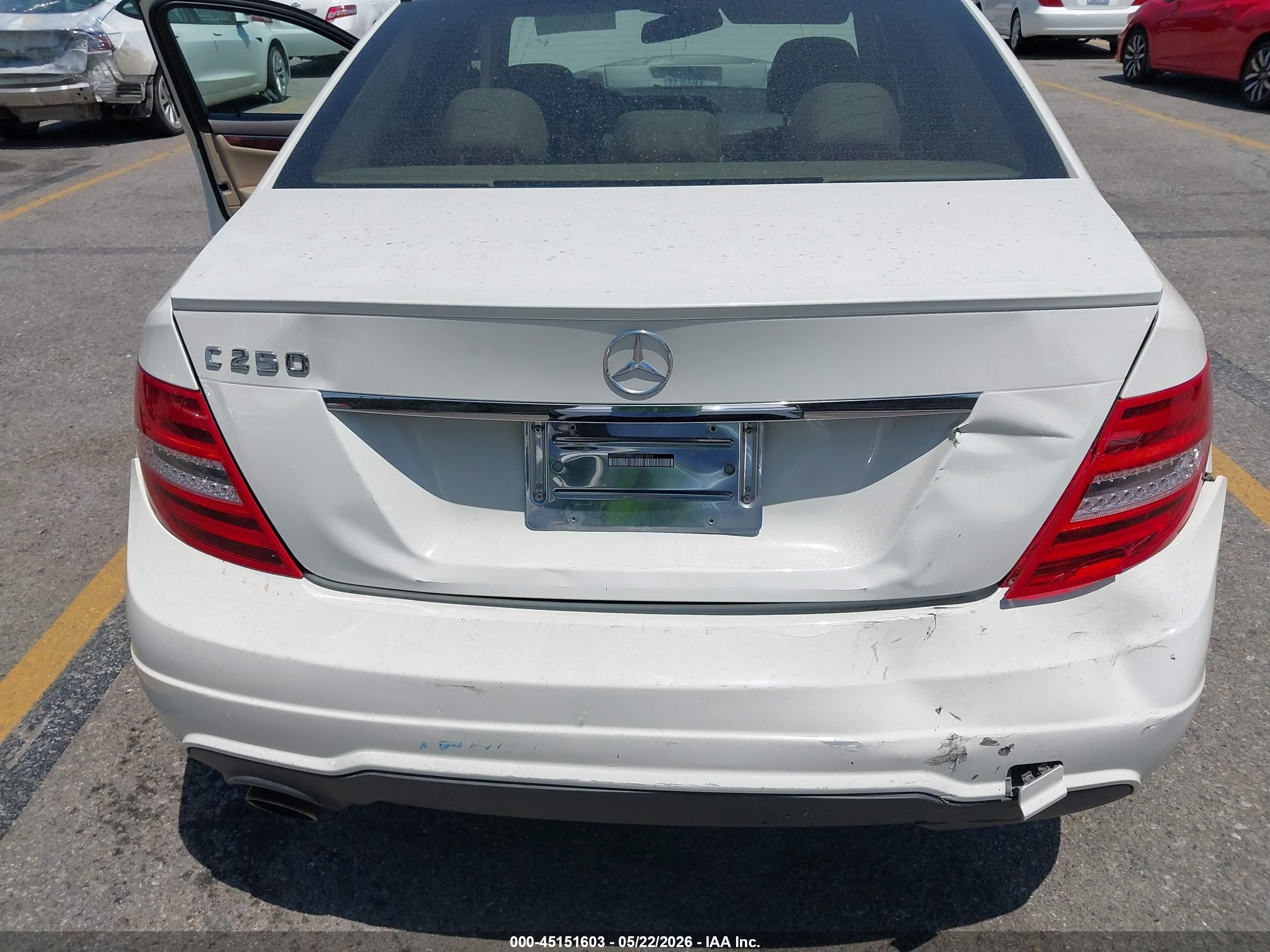 2012 Mercedes-benz C 250 Luxury/sport White vin: WDDGF4HBXCA681962