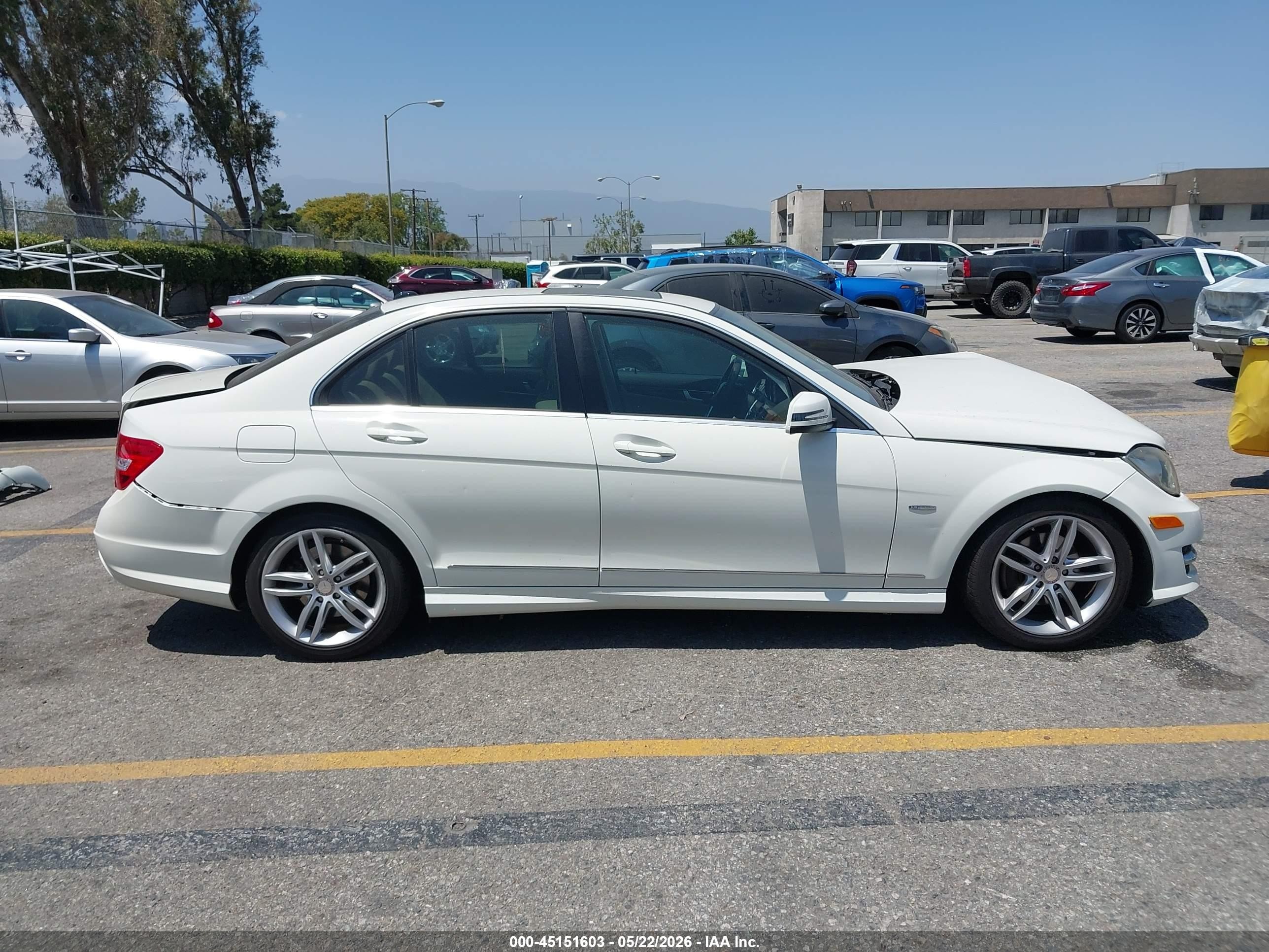 2012 Mercedes-benz C 250 Luxury/sport White vin: WDDGF4HBXCA681962