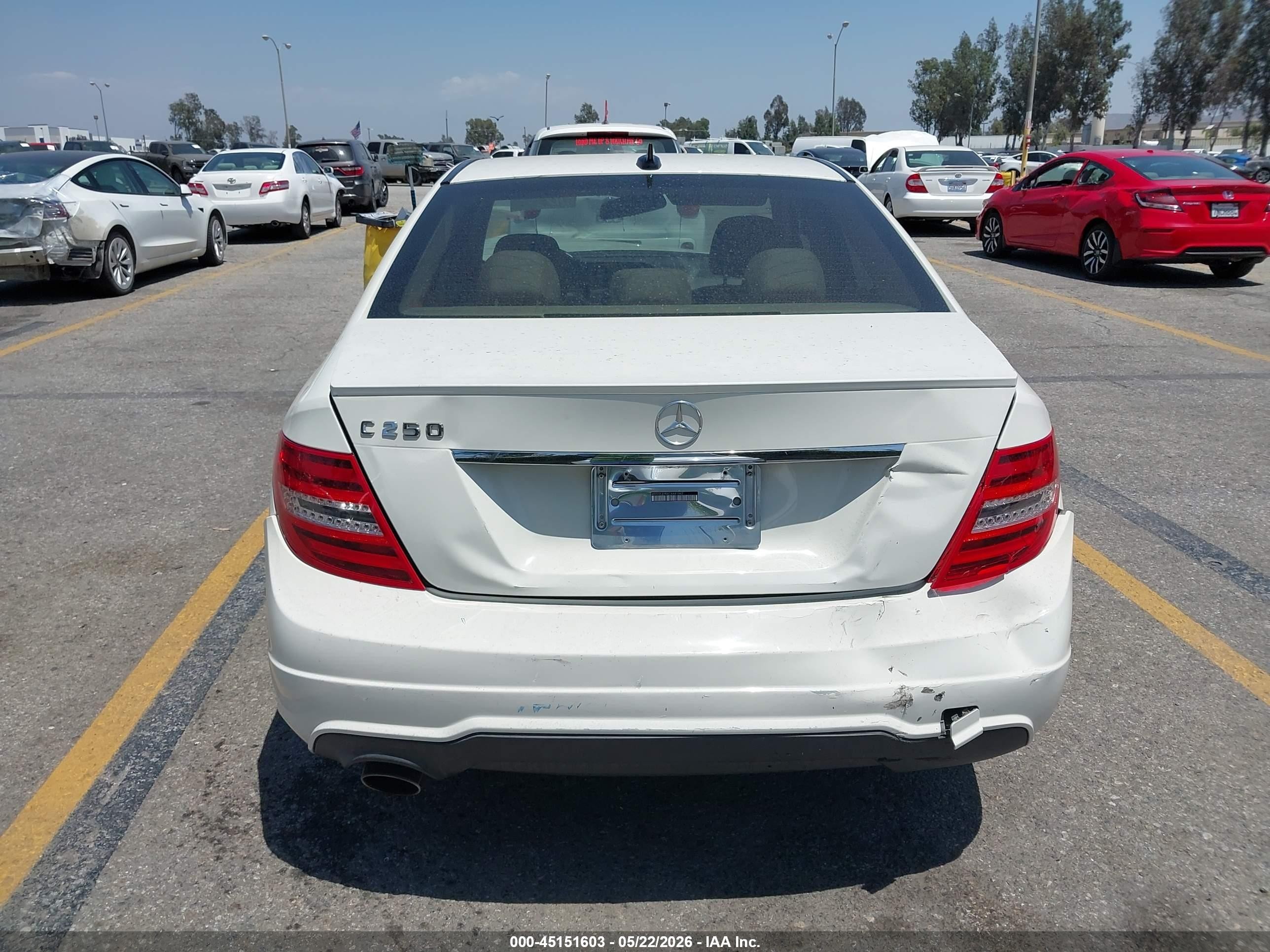 2012 Mercedes-benz C 250 Luxury/sport White vin: WDDGF4HBXCA681962