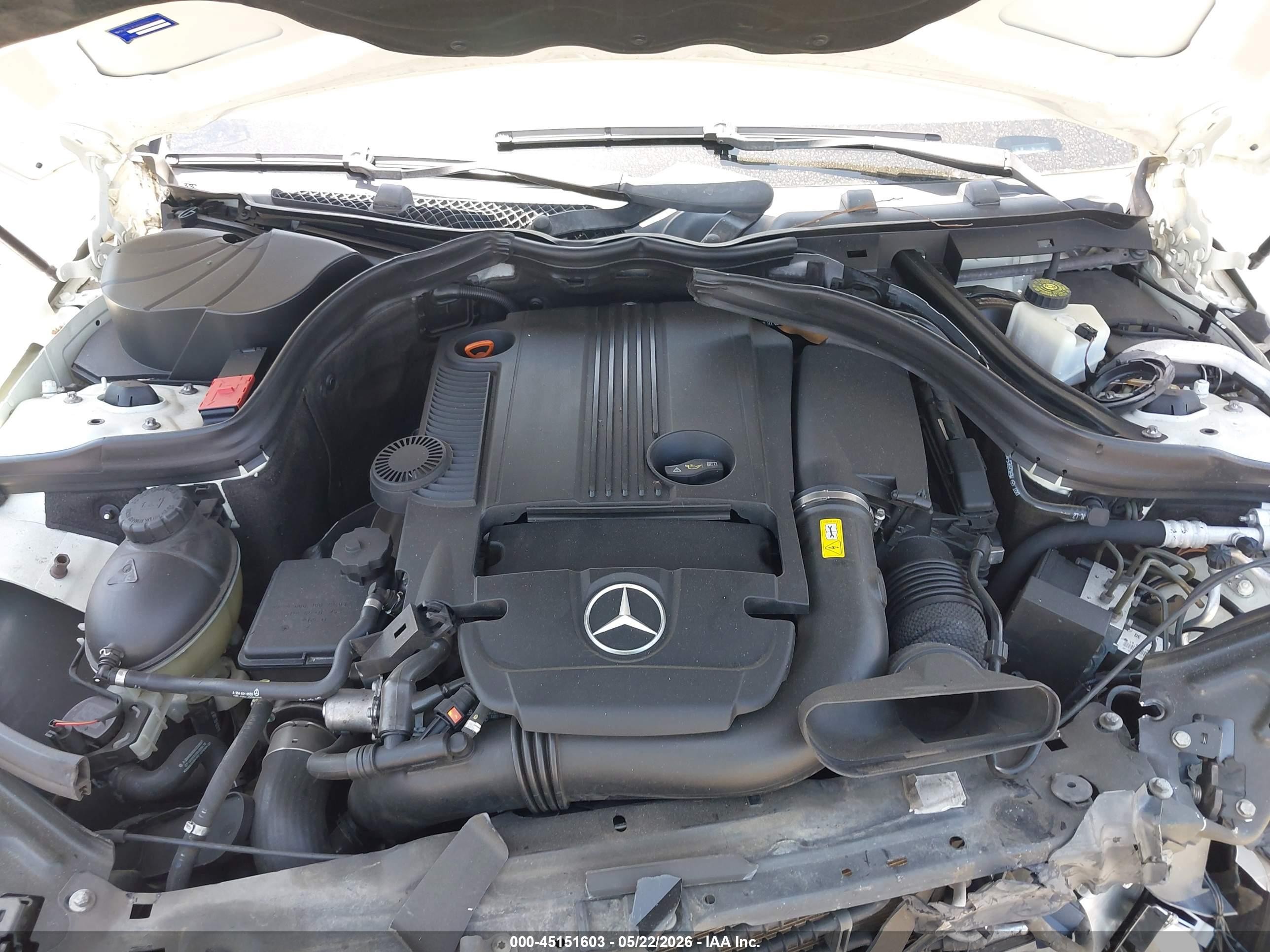 2012 Mercedes-benz C 250 Luxury/sport White vin: WDDGF4HBXCA681962