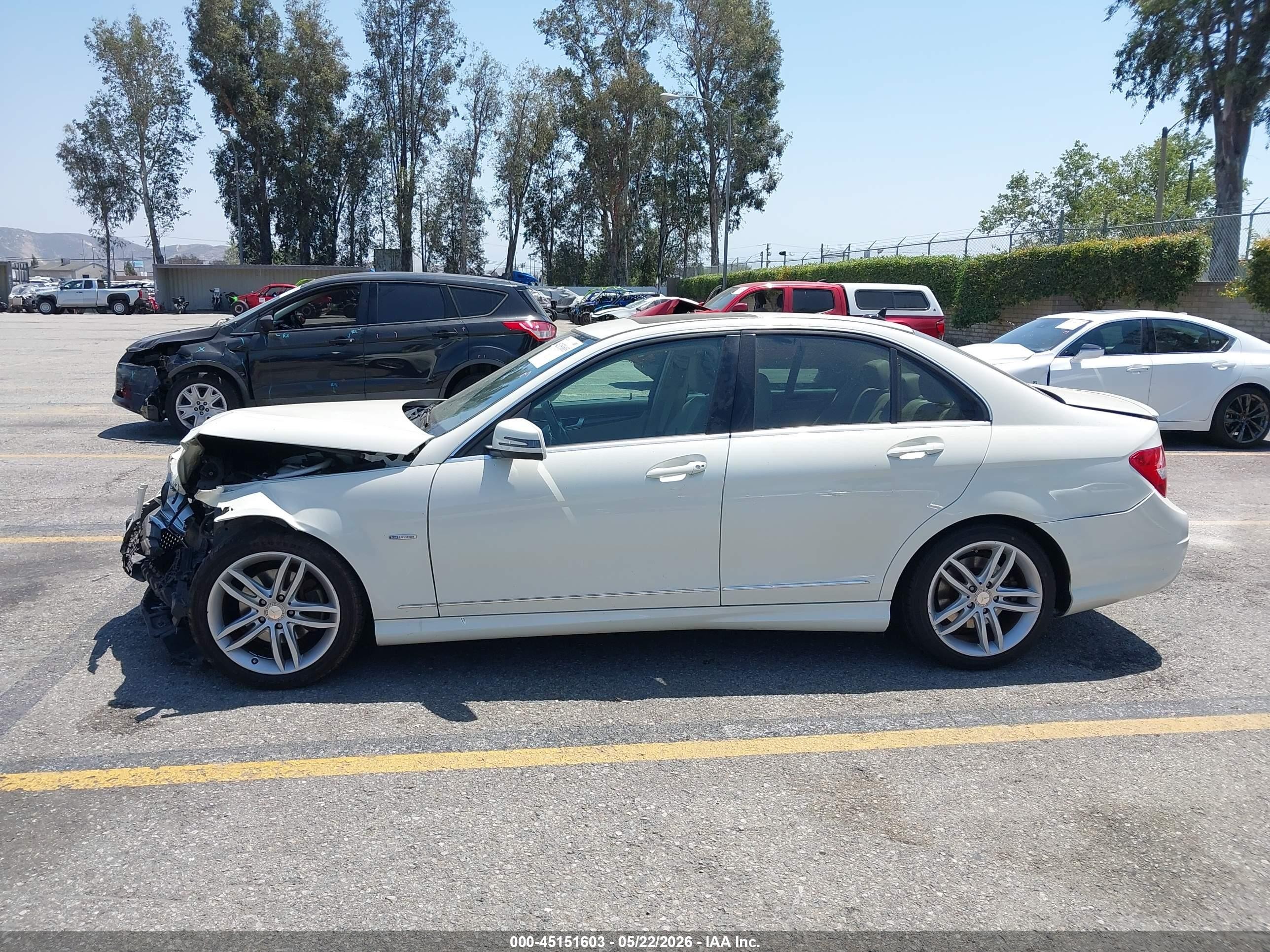 2012 Mercedes-benz C 250 Luxury/sport White vin: WDDGF4HBXCA681962