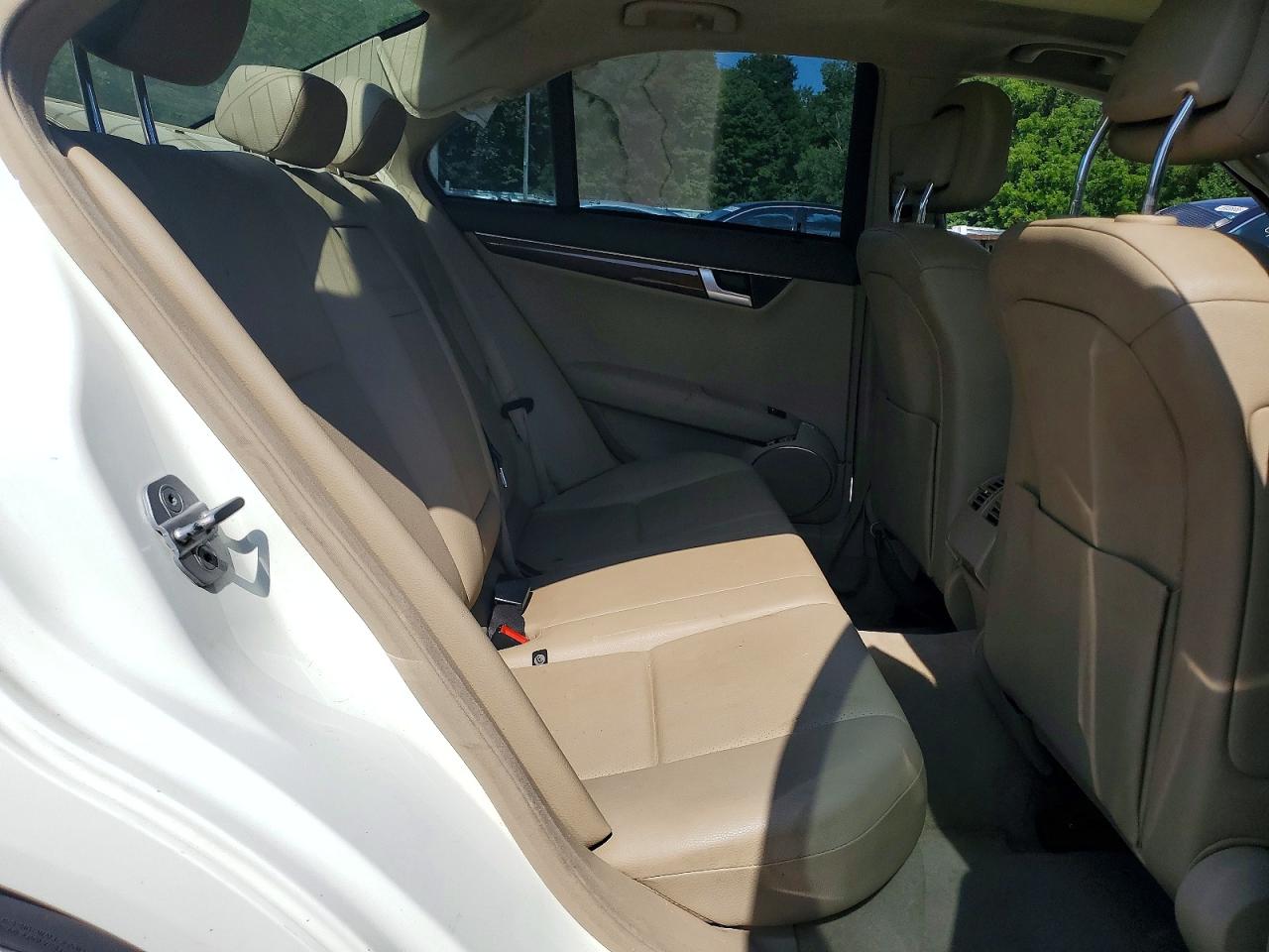 2012 Mercedes-benz C 250 White vin: WDDGF4HBXCR202375