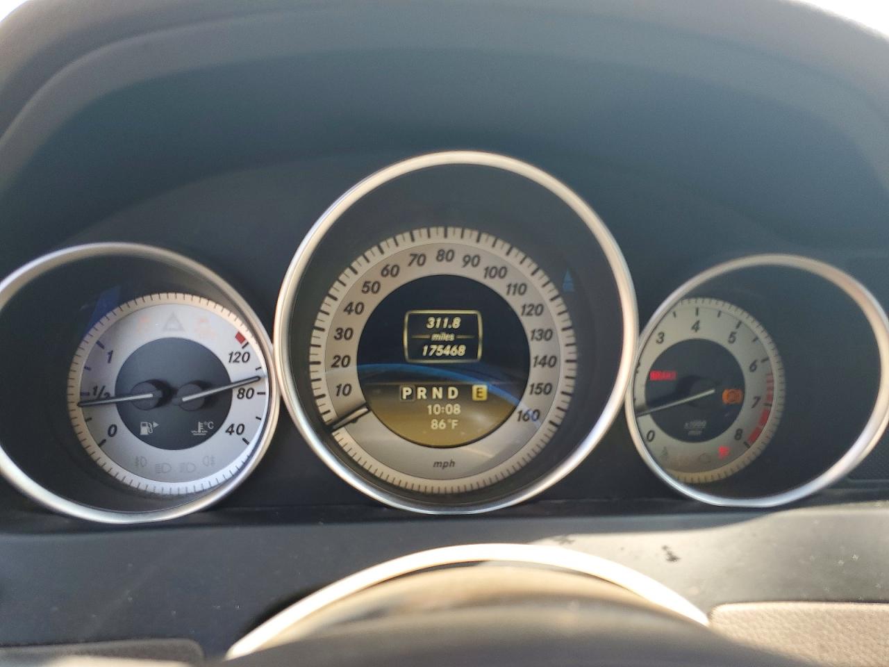 2012 Mercedes-benz C 250 White vin: WDDGF4HBXCR202375