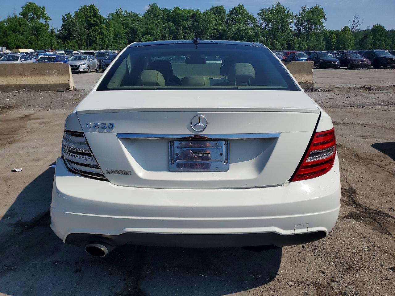 2012 Mercedes-benz C 250 White vin: WDDGF4HBXCR202375