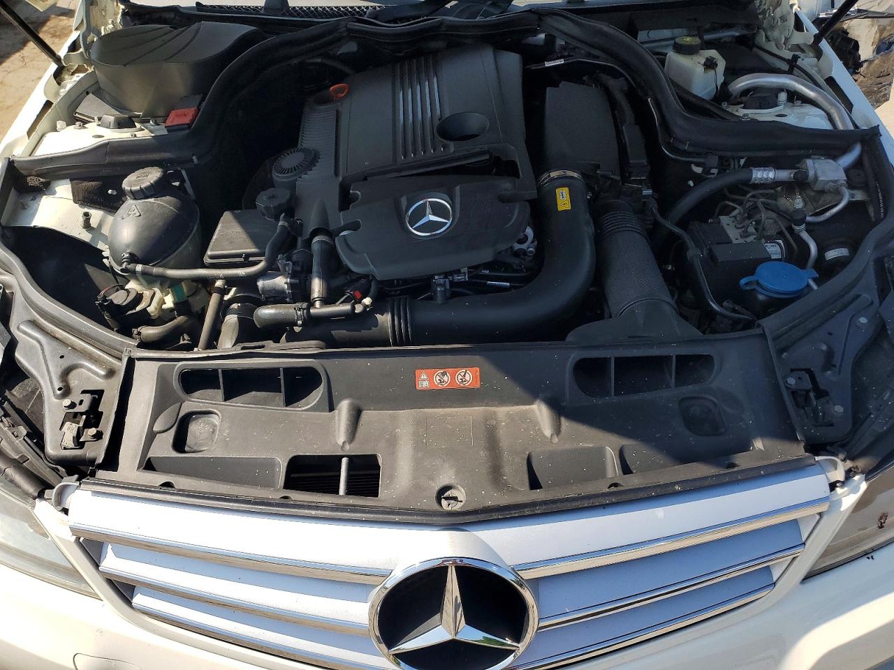 2012 Mercedes-benz C 250 White vin: WDDGF4HBXCR202375