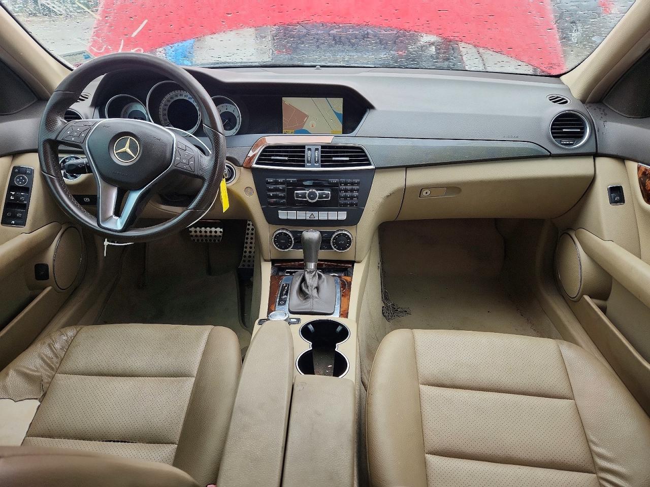 2012 Mercedes-benz C 250 Red vin: WDDGF4HBXCR203980