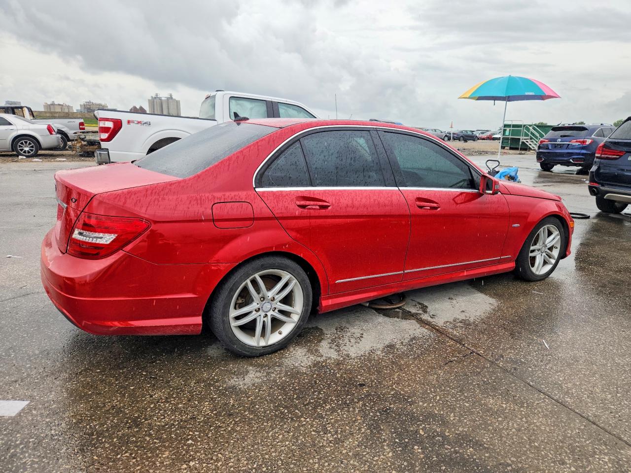 2012 Mercedes-benz C 250 Red vin: WDDGF4HBXCR203980