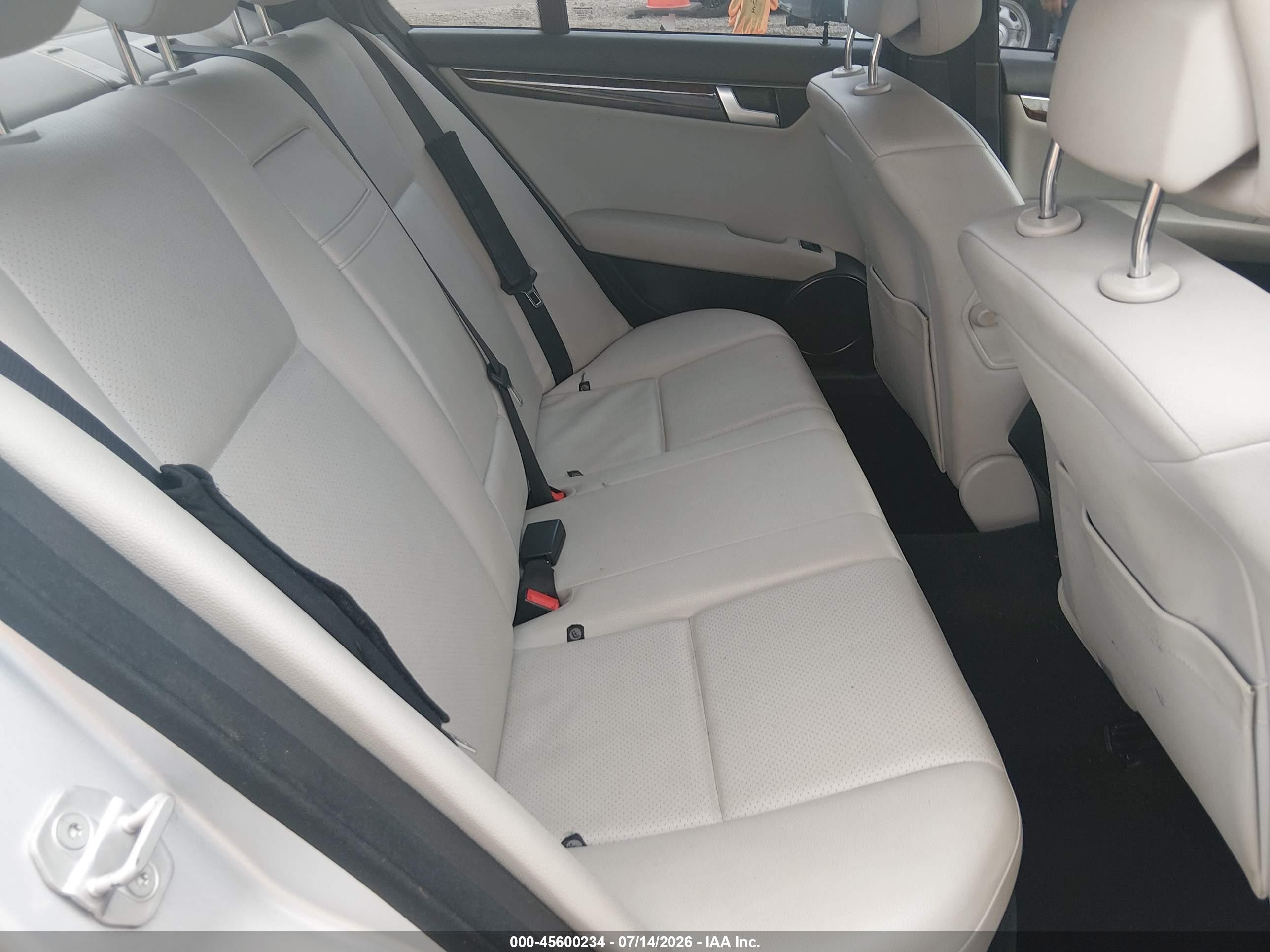 2012 Mercedes-benz C 250 Sport Серый vin: WDDGF4HBXCR210864