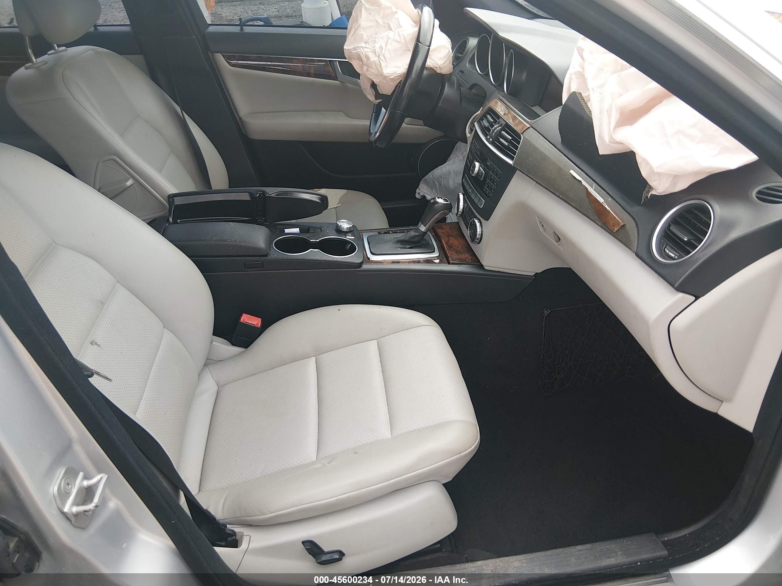 2012 Mercedes-benz C 250 Sport Серый vin: WDDGF4HBXCR210864