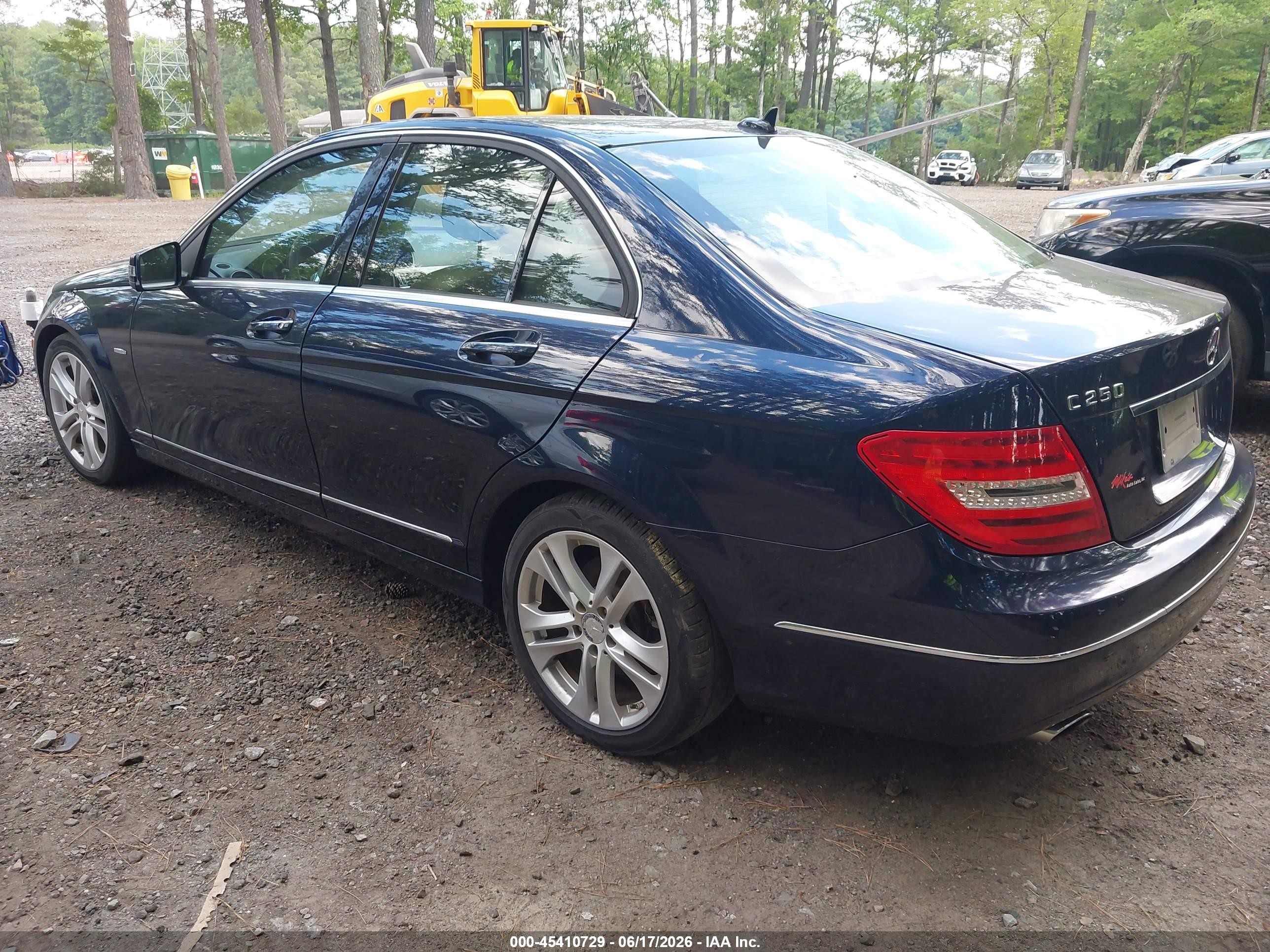 2012 Mercedes-benz C 250 Luxury Синий vin: WDDGF4HBXCR214168