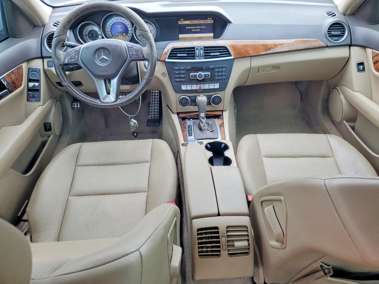 2012 Mercedes-benz C 250 White vin: WDDGF4HBXCR214994