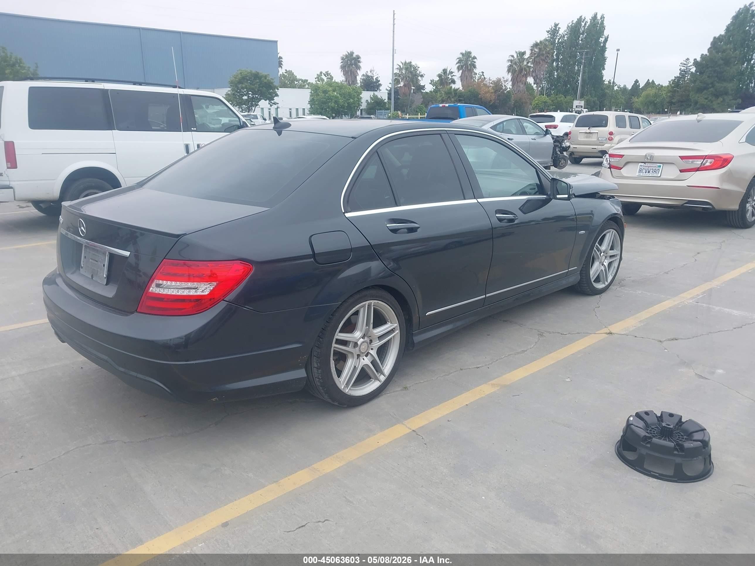2012 Mercedes-benz C 250 Sport Черный vin: WDDGF4HBXCR238860