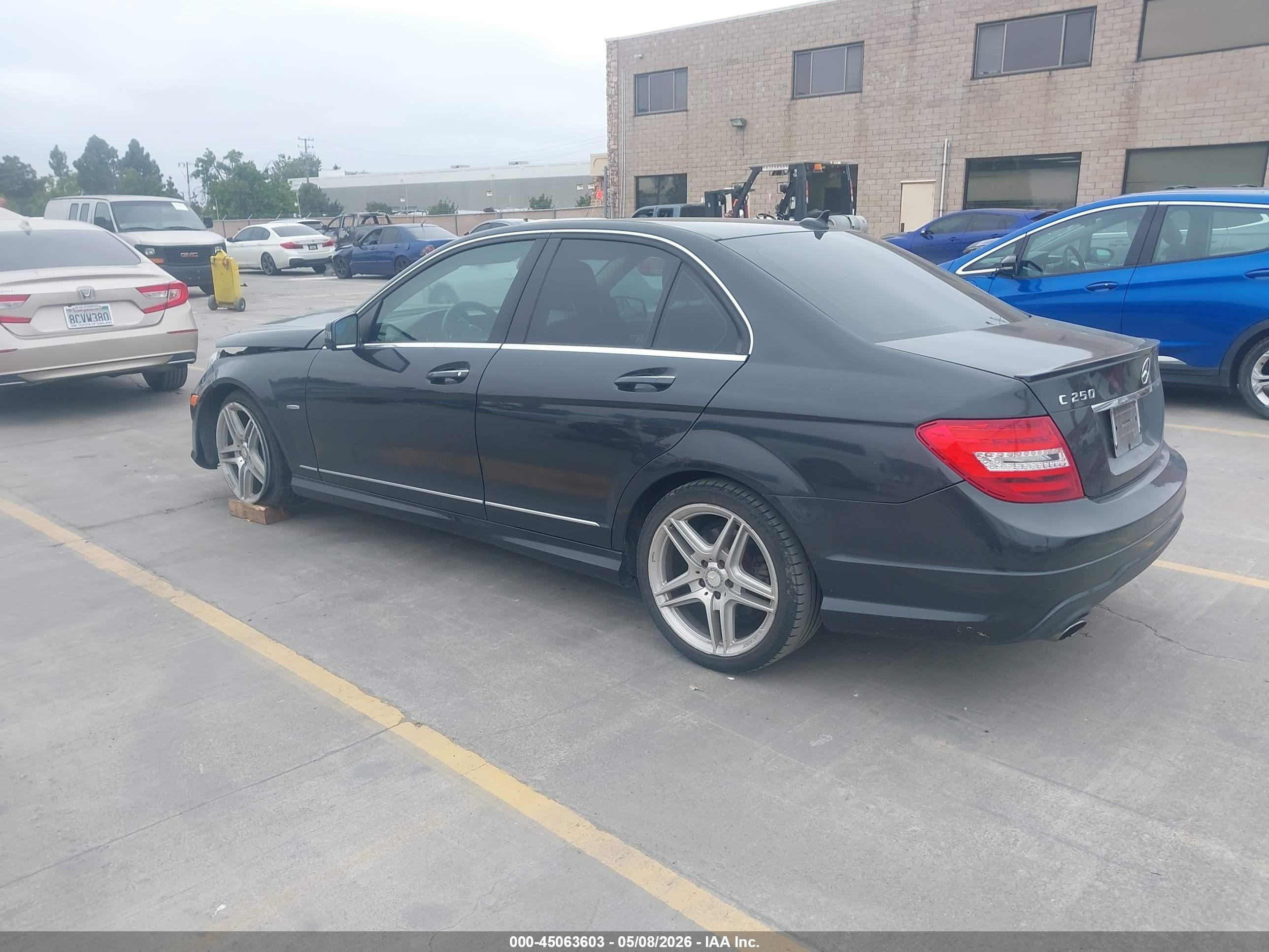 2012 Mercedes-benz C 250 Sport Черный vin: WDDGF4HBXCR238860
