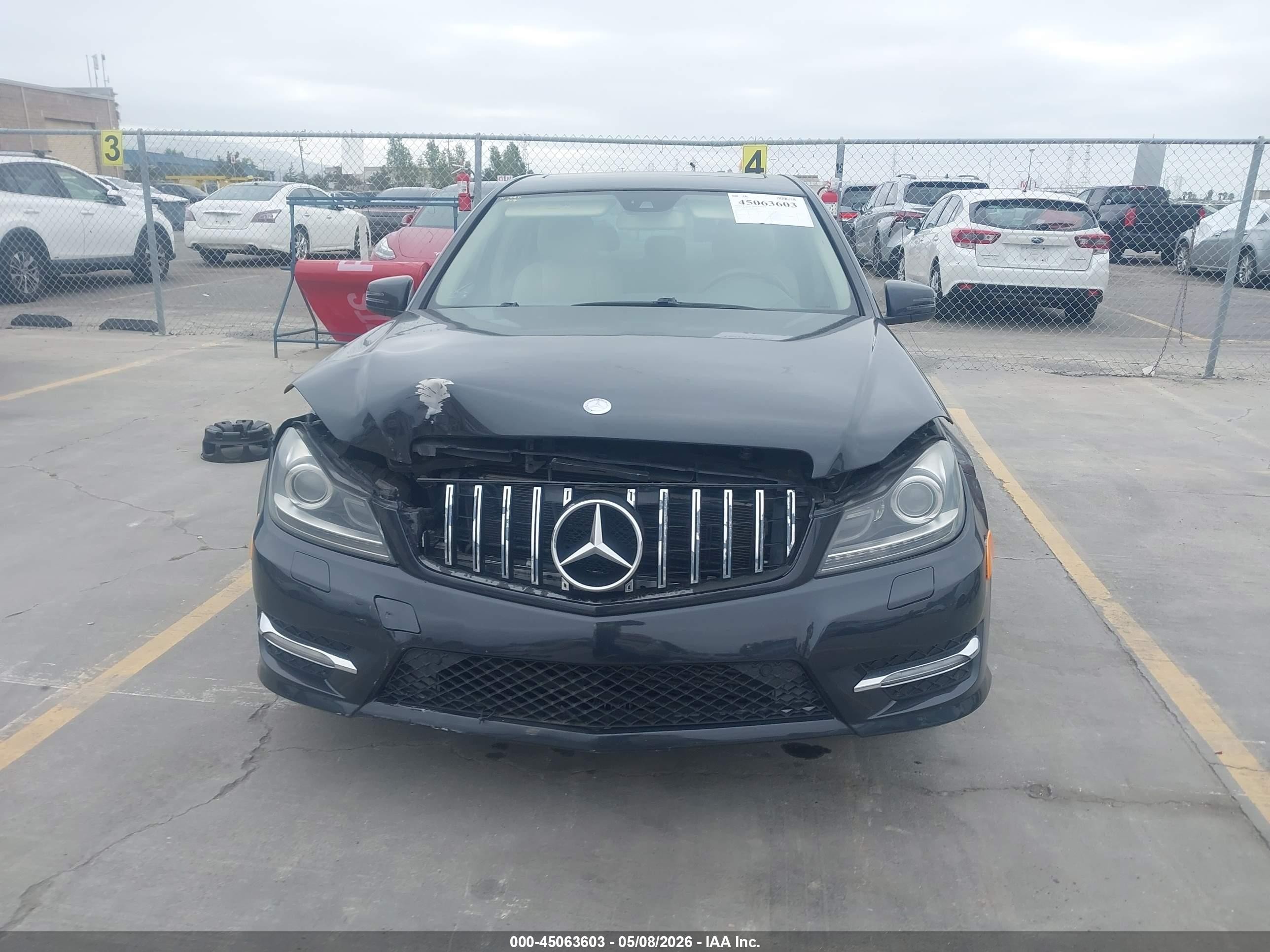 2012 Mercedes-benz C 250 Sport Черный vin: WDDGF4HBXCR238860