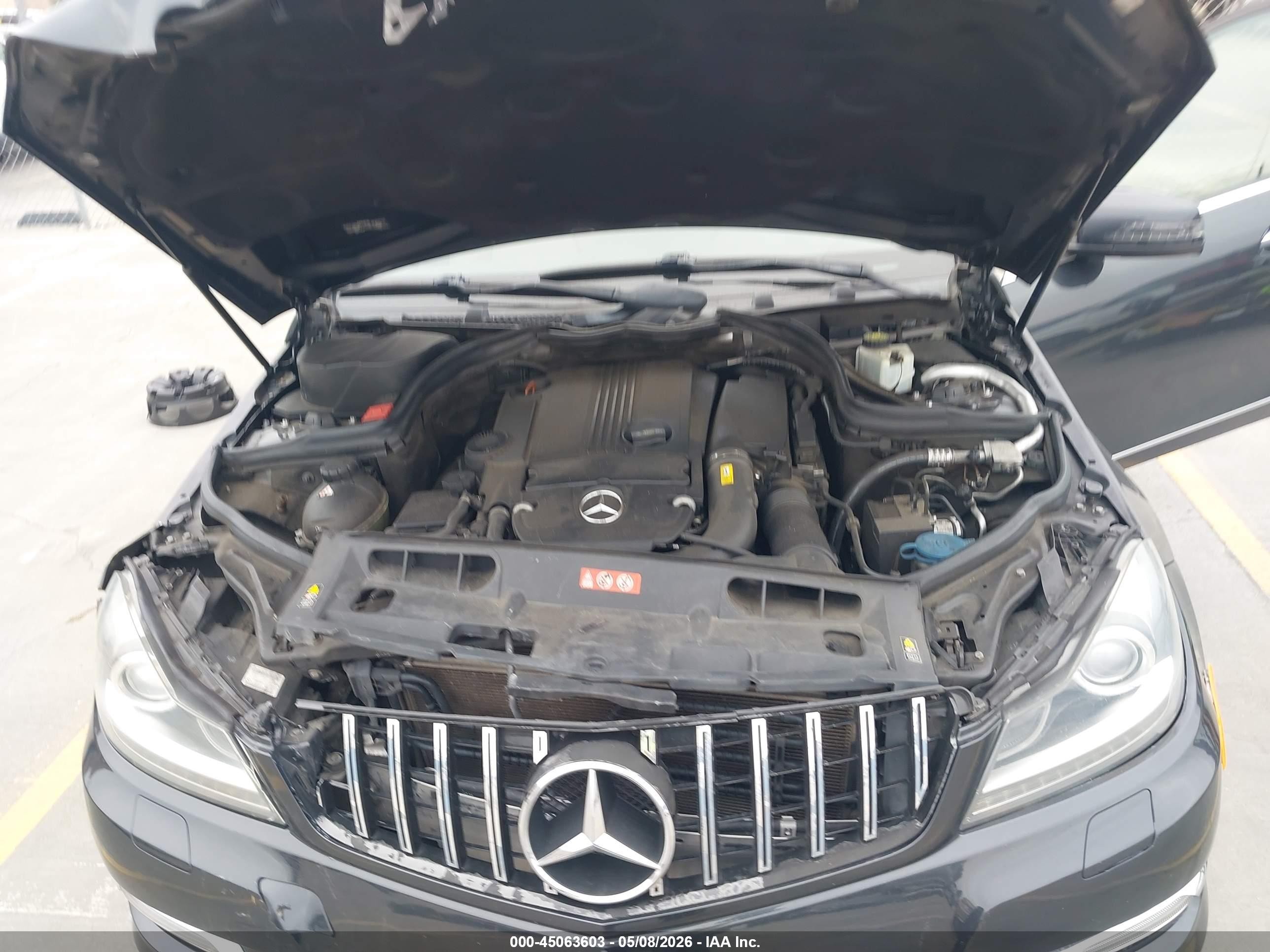 2012 Mercedes-benz C 250 Sport Черный vin: WDDGF4HBXCR238860
