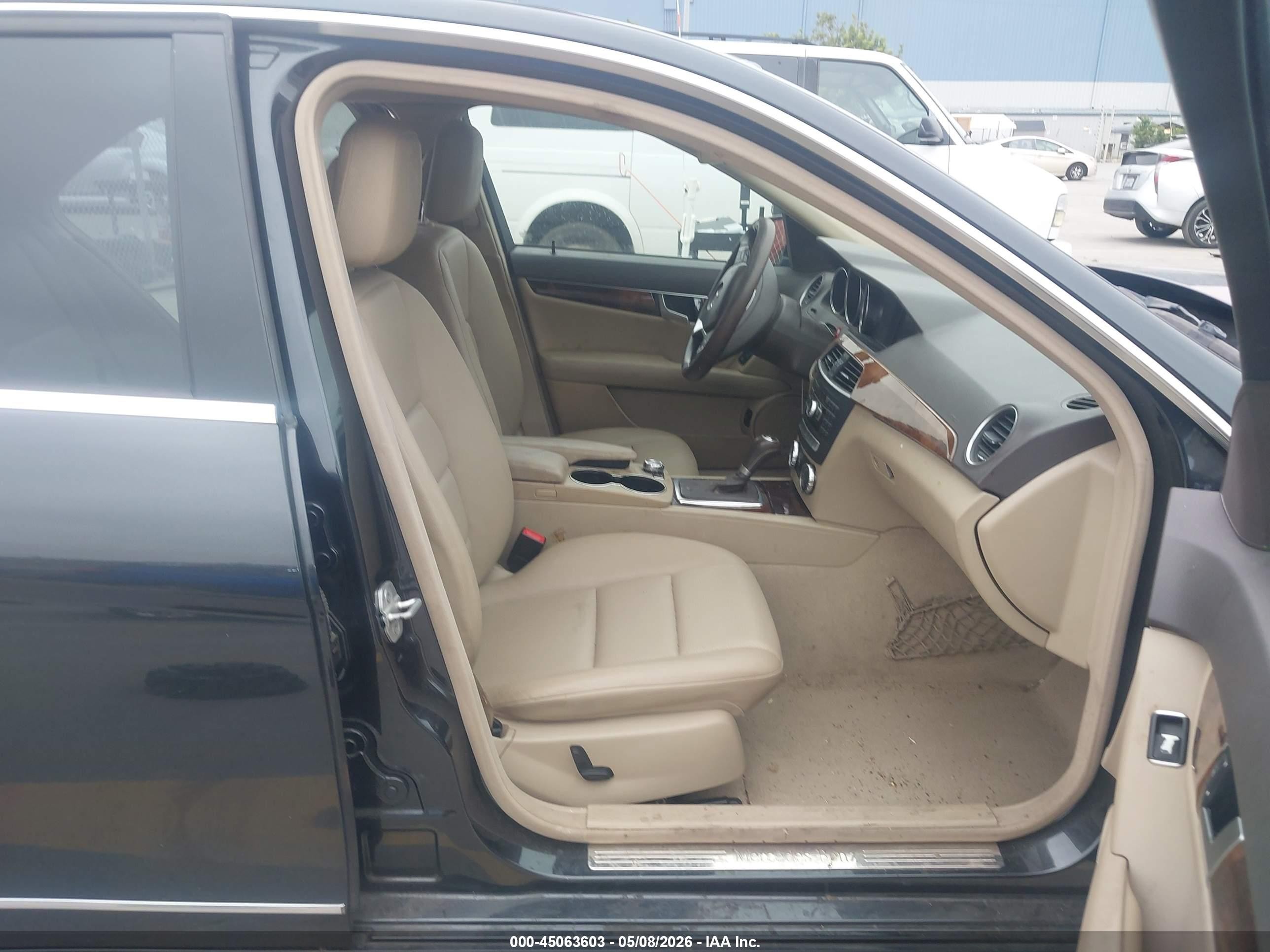 2012 Mercedes-benz C 250 Sport Черный vin: WDDGF4HBXCR238860