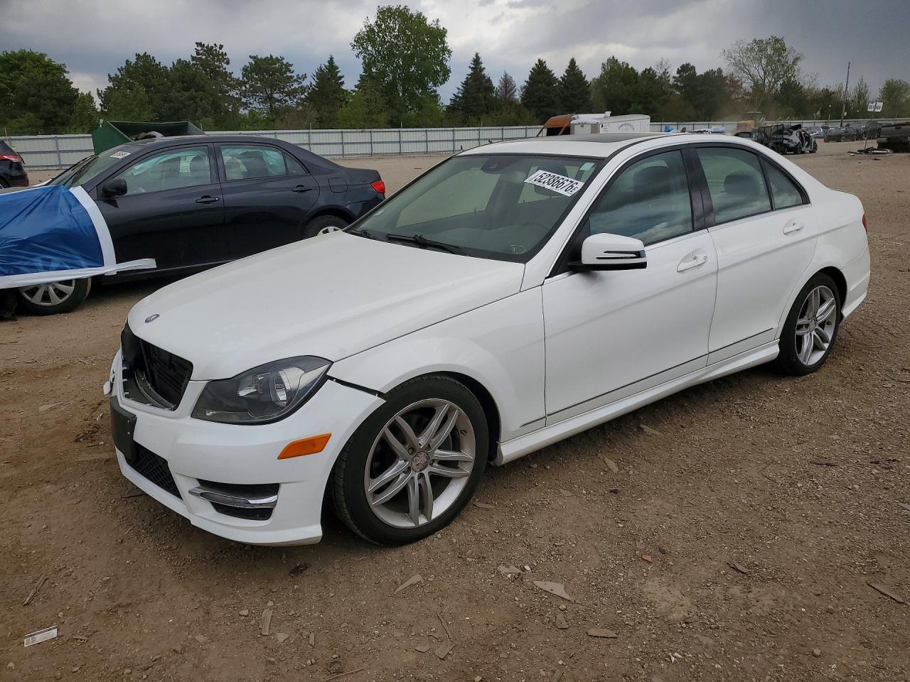 2013 Mercedes-benz C 250 White vin: WDDGF4HBXDA752286