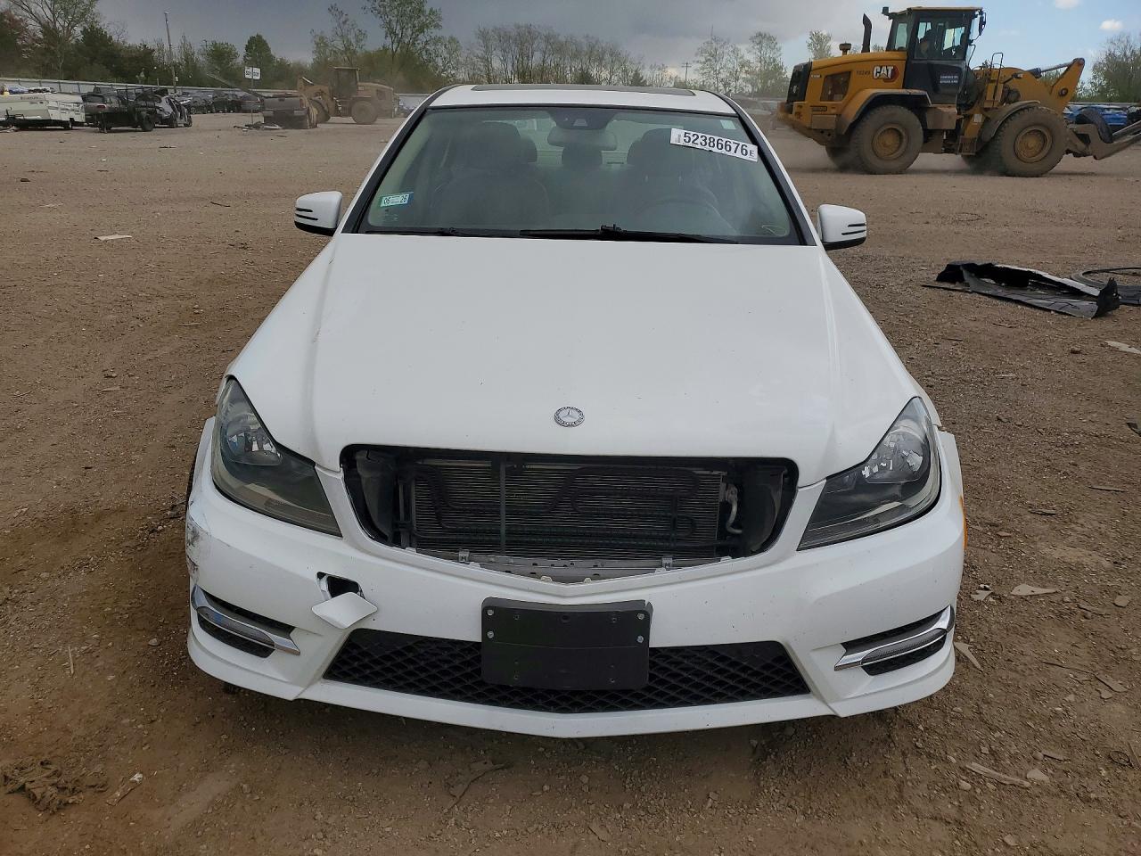 2013 Mercedes-benz C 250 White vin: WDDGF4HBXDA752286