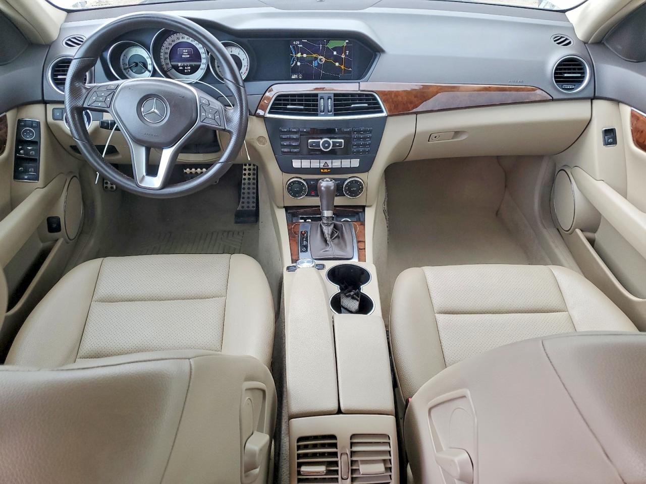 2013 Mercedes-benz C 250 White vin: WDDGF4HBXDA752286
