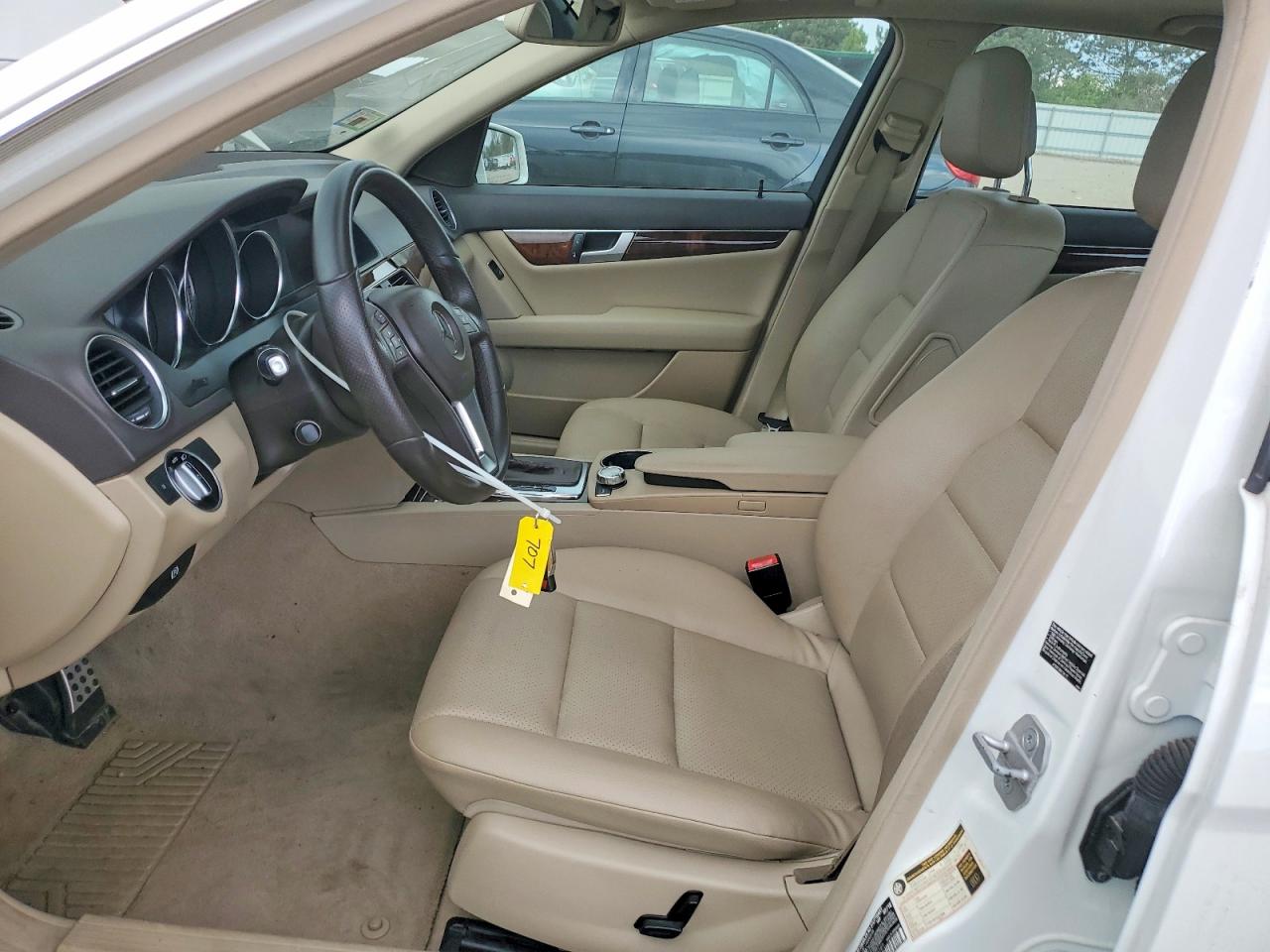 2013 Mercedes-benz C 250 White vin: WDDGF4HBXDA752286