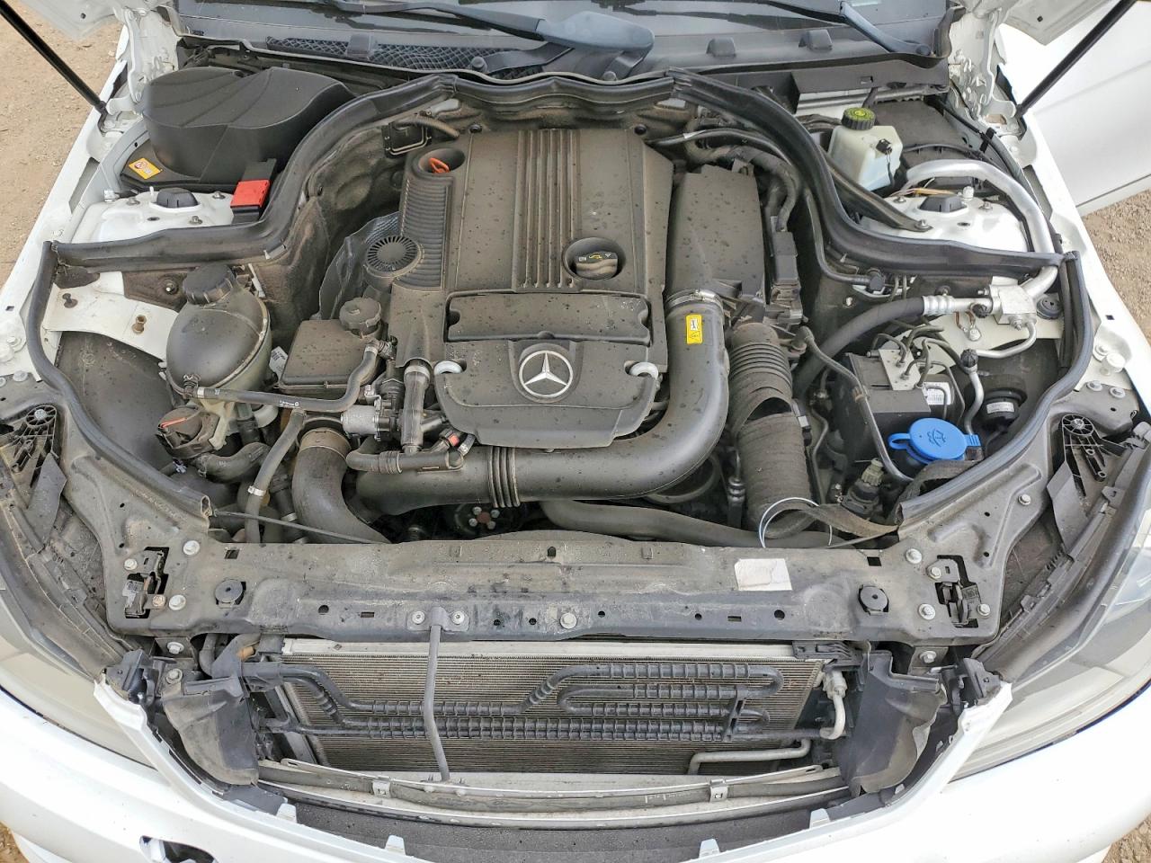 2013 Mercedes-benz C 250 White vin: WDDGF4HBXDA752286