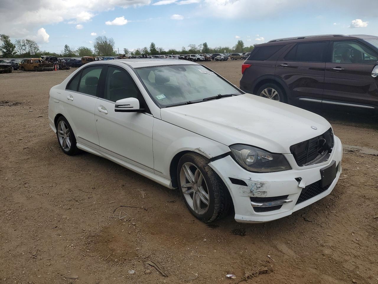 2013 Mercedes-benz C 250 White vin: WDDGF4HBXDA752286