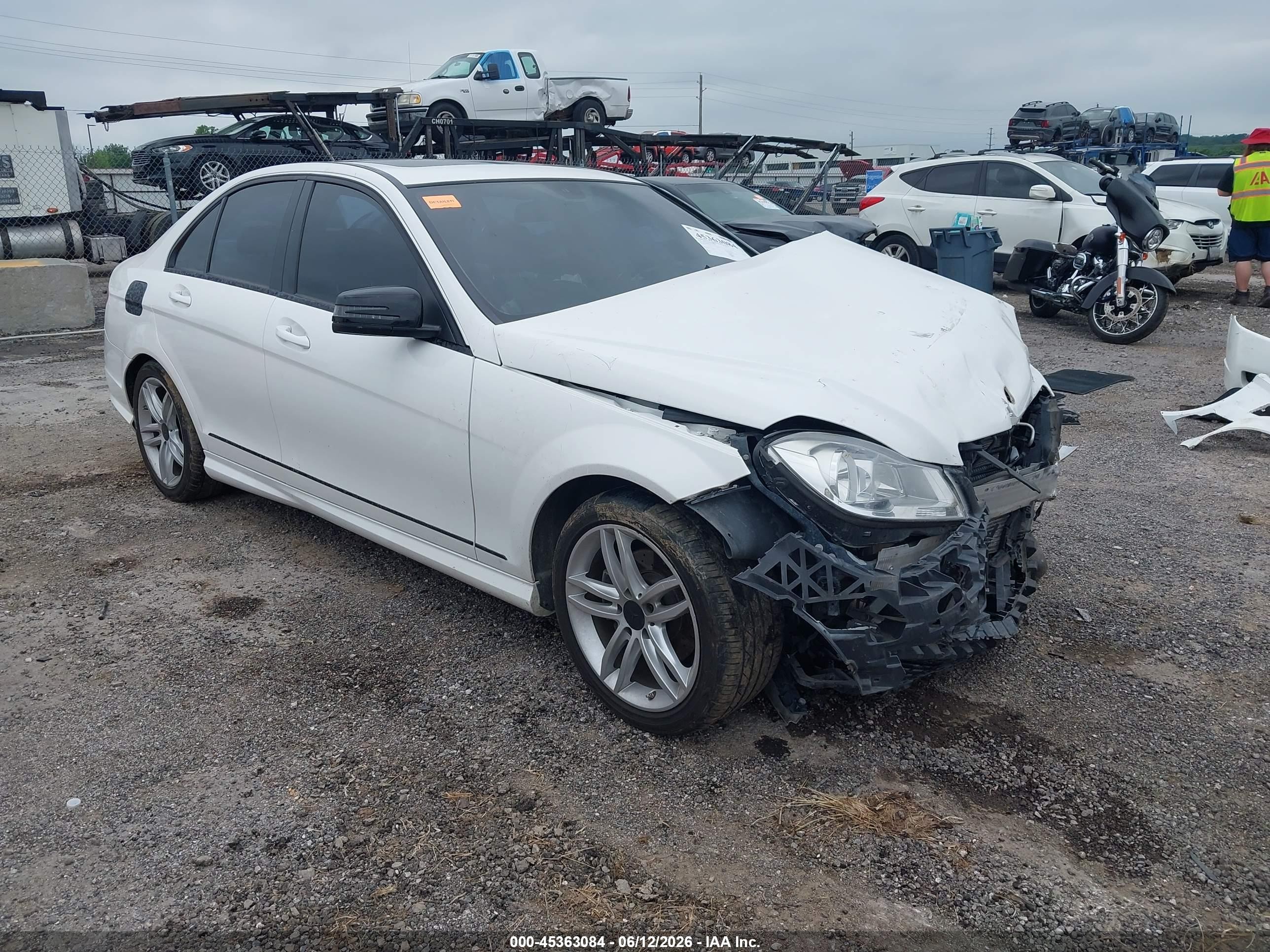 2013 Mercedes-benz C 250 Sport White vin: WDDGF4HBXDA763644