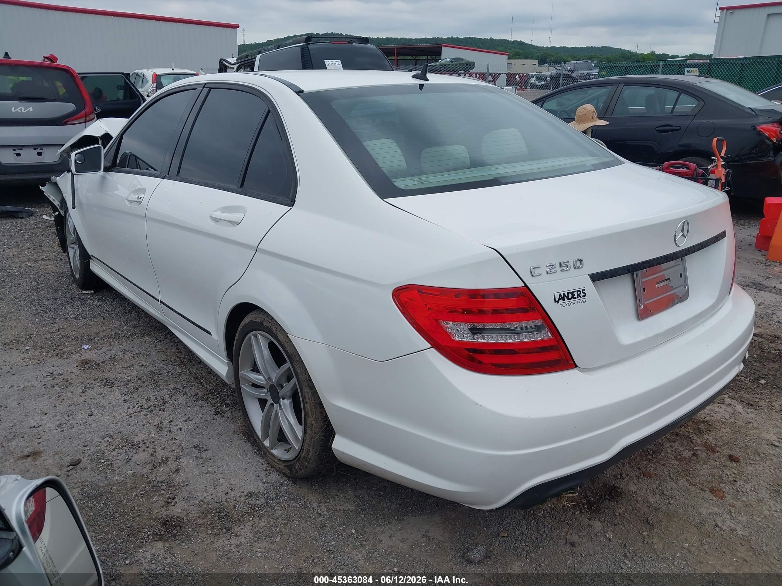 2013 Mercedes-benz C 250 Sport White vin: WDDGF4HBXDA763644