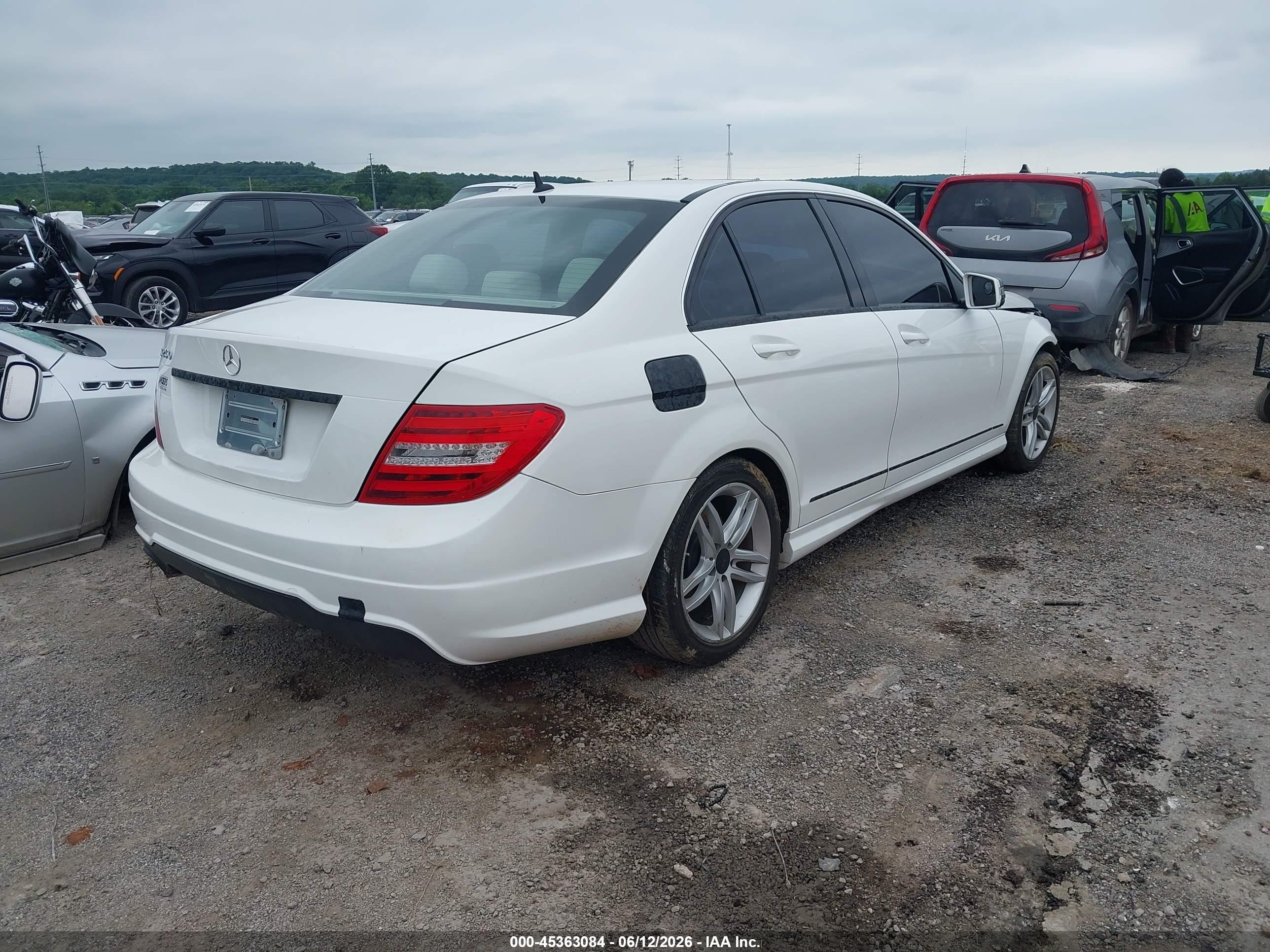 2013 Mercedes-benz C 250 Sport White vin: WDDGF4HBXDA763644