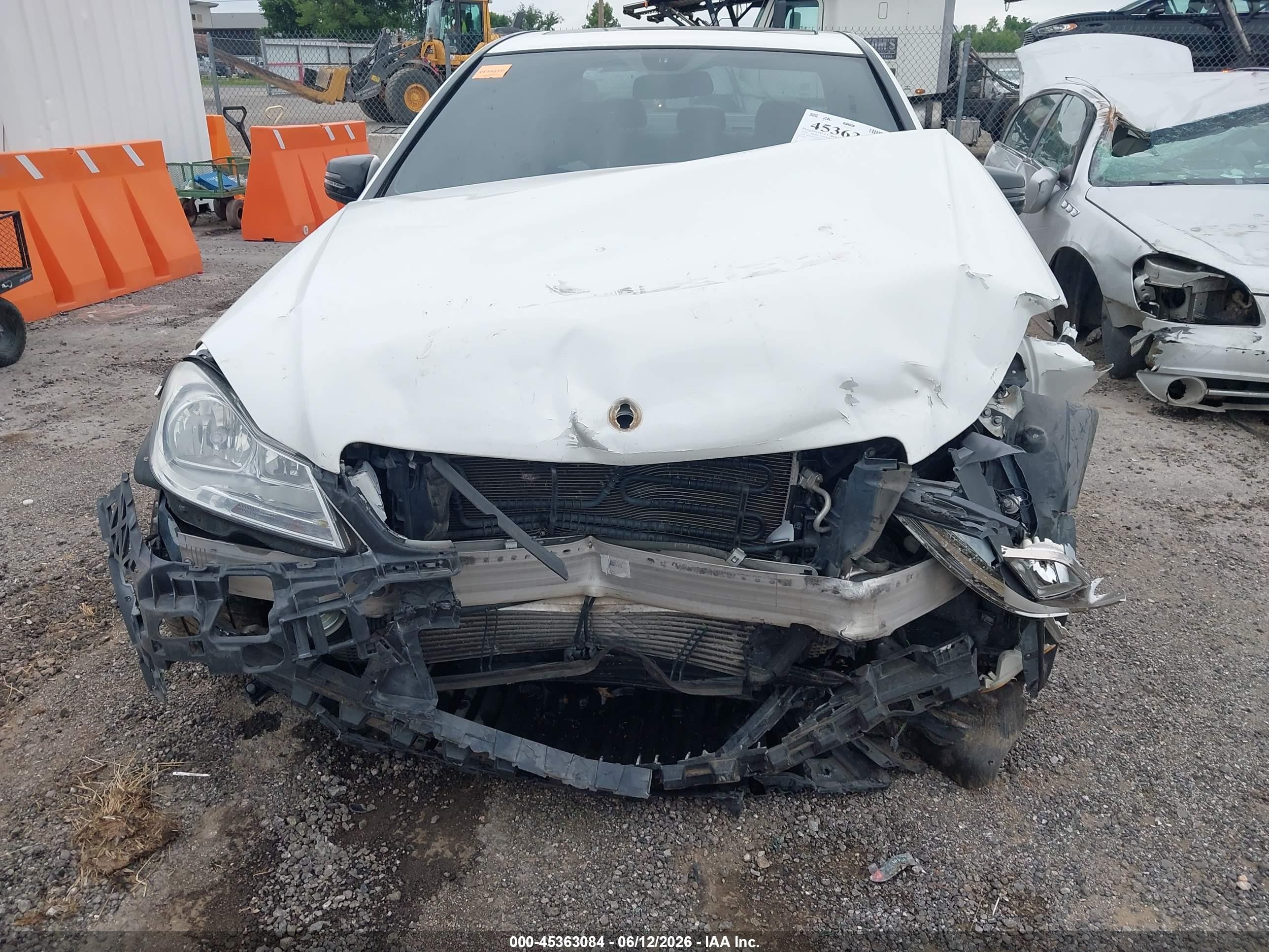 2013 Mercedes-benz C 250 Sport White vin: WDDGF4HBXDA763644