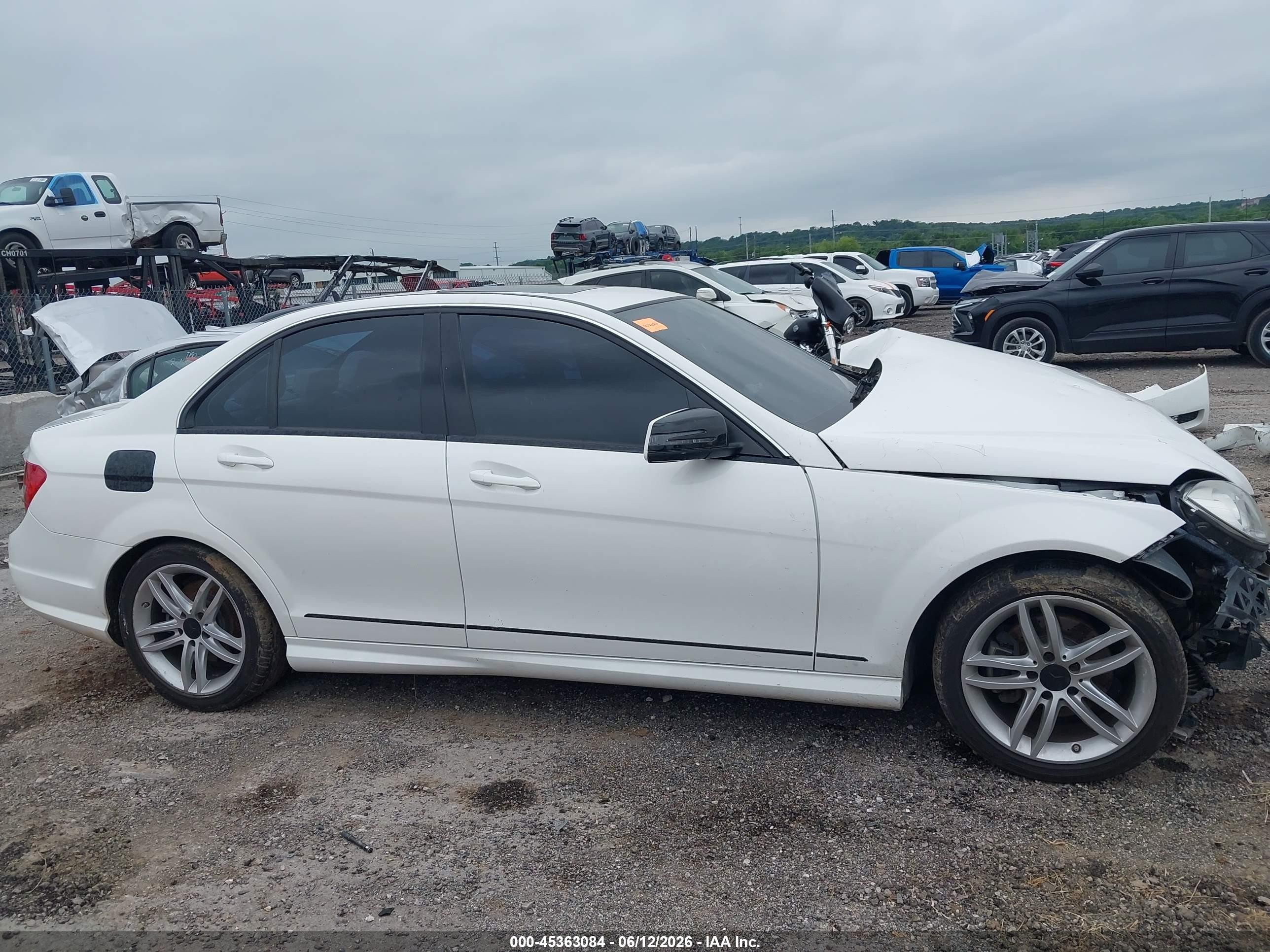 2013 Mercedes-benz C 250 Sport White vin: WDDGF4HBXDA763644