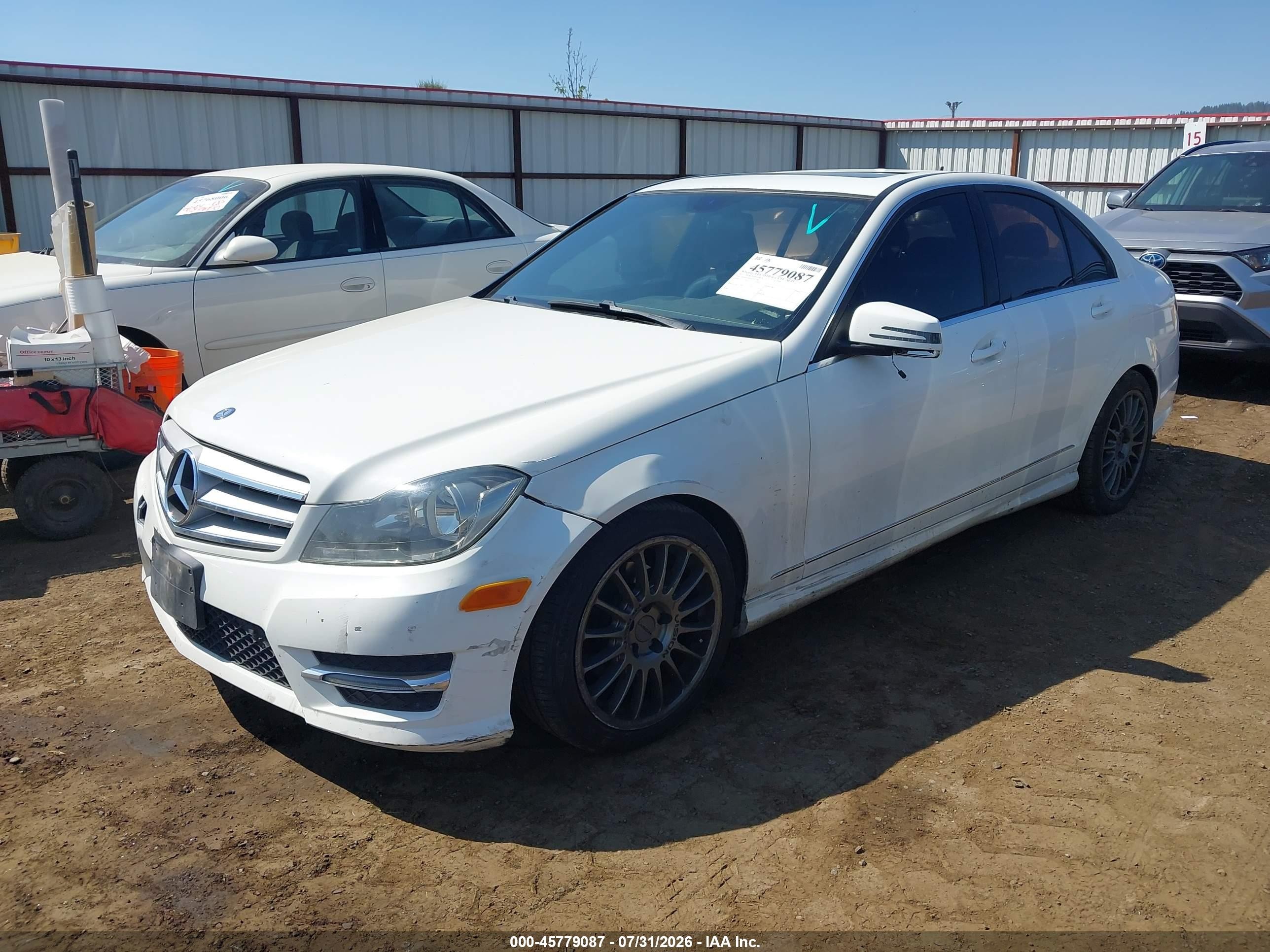 2013 Mercedes-benz C 250 Sport White vin: WDDGF4HBXDA851769