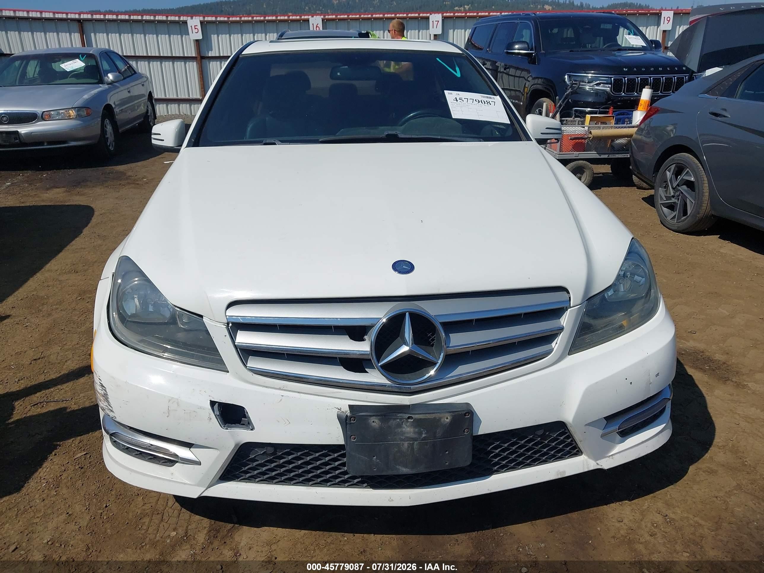 2013 Mercedes-benz C 250 Sport White vin: WDDGF4HBXDA851769