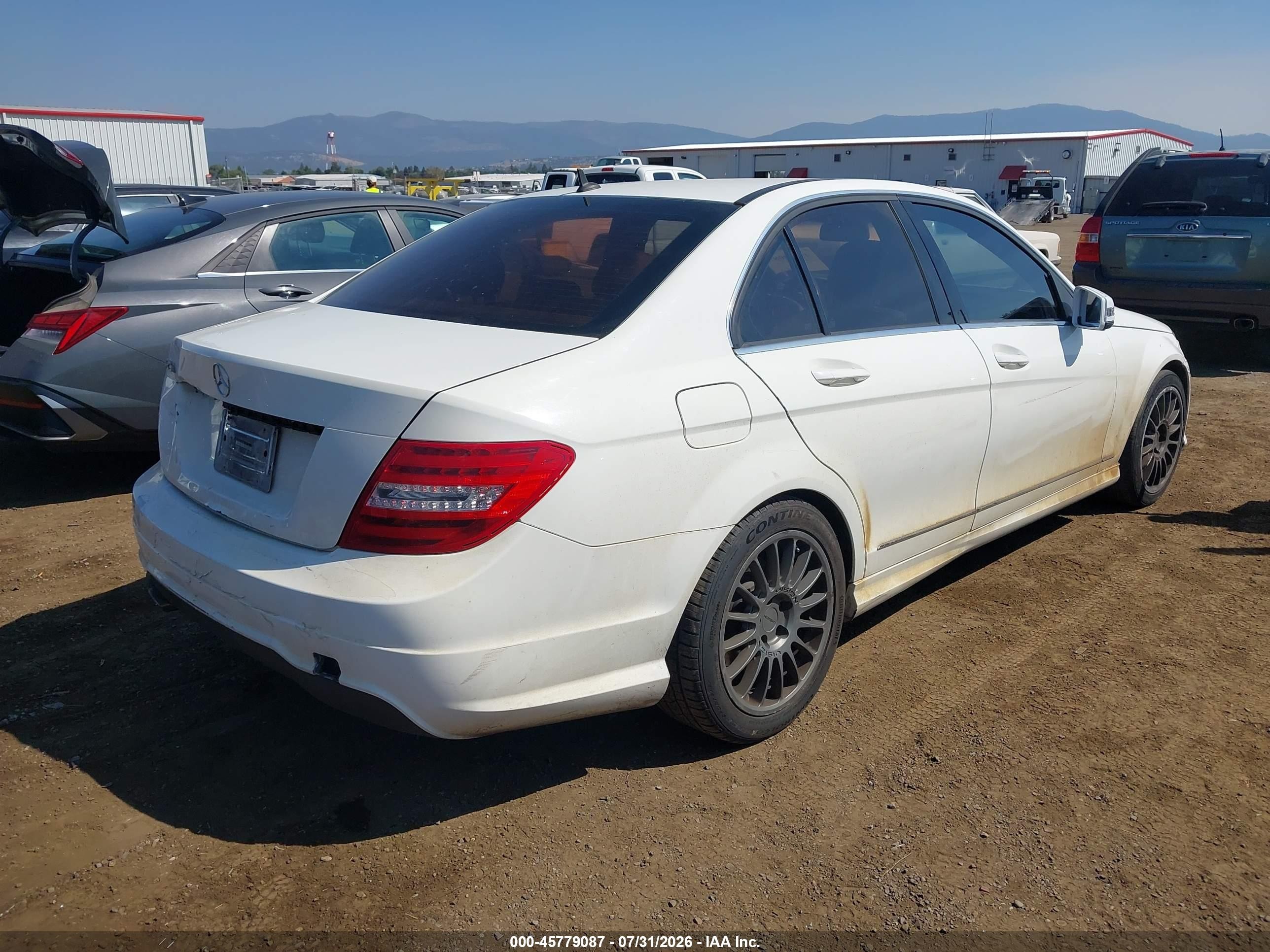 2013 Mercedes-benz C 250 Sport White vin: WDDGF4HBXDA851769