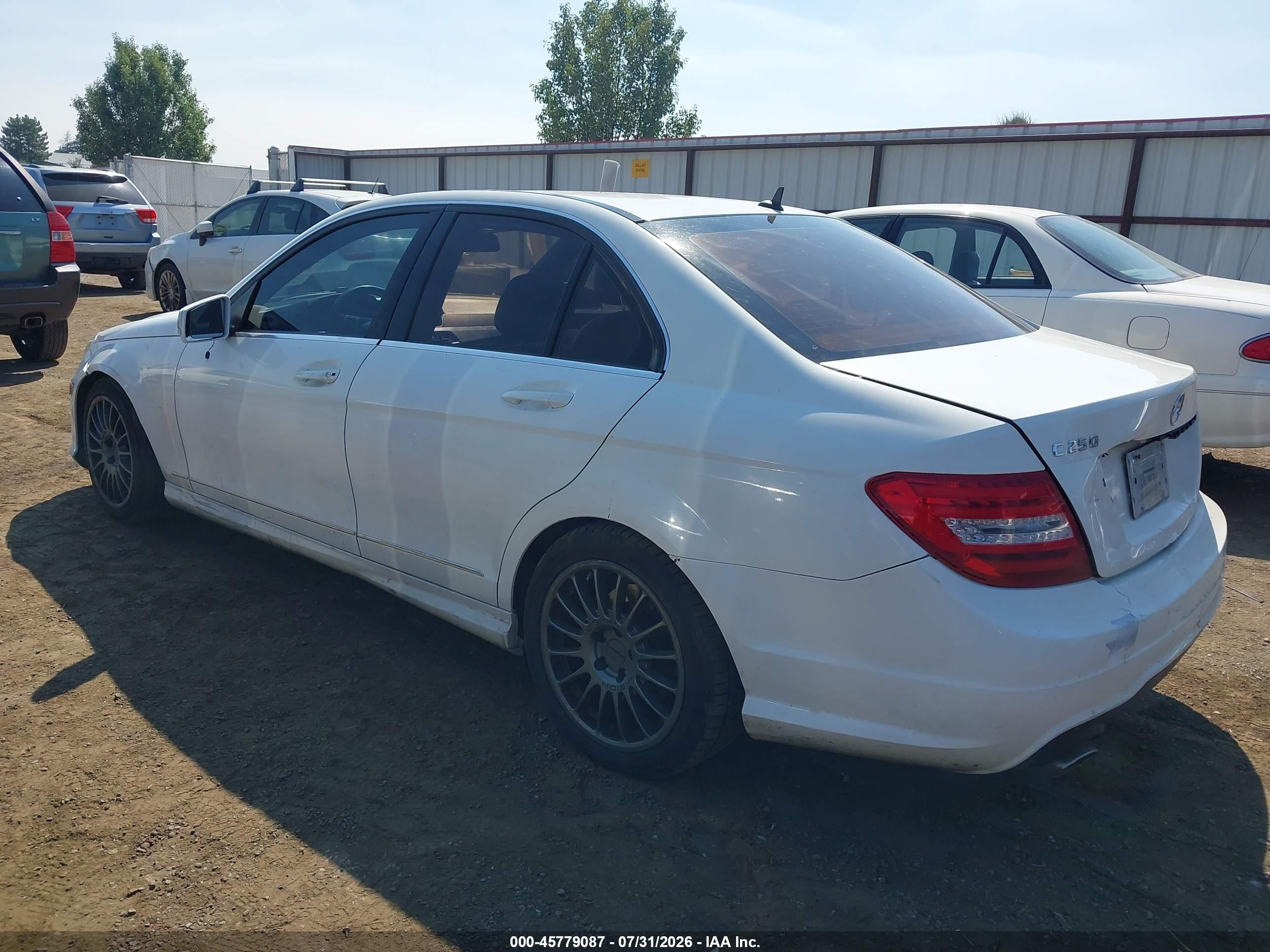 2013 Mercedes-benz C 250 Sport White vin: WDDGF4HBXDA851769