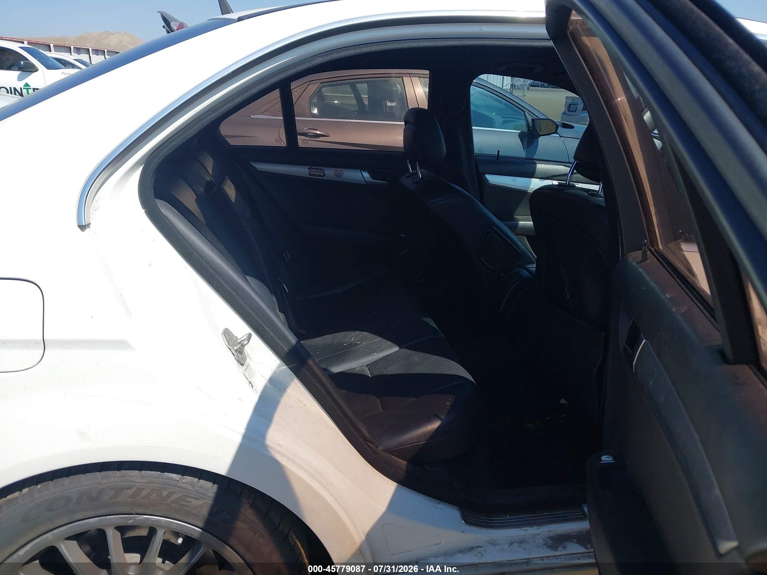 2013 Mercedes-benz C 250 Sport White vin: WDDGF4HBXDA851769