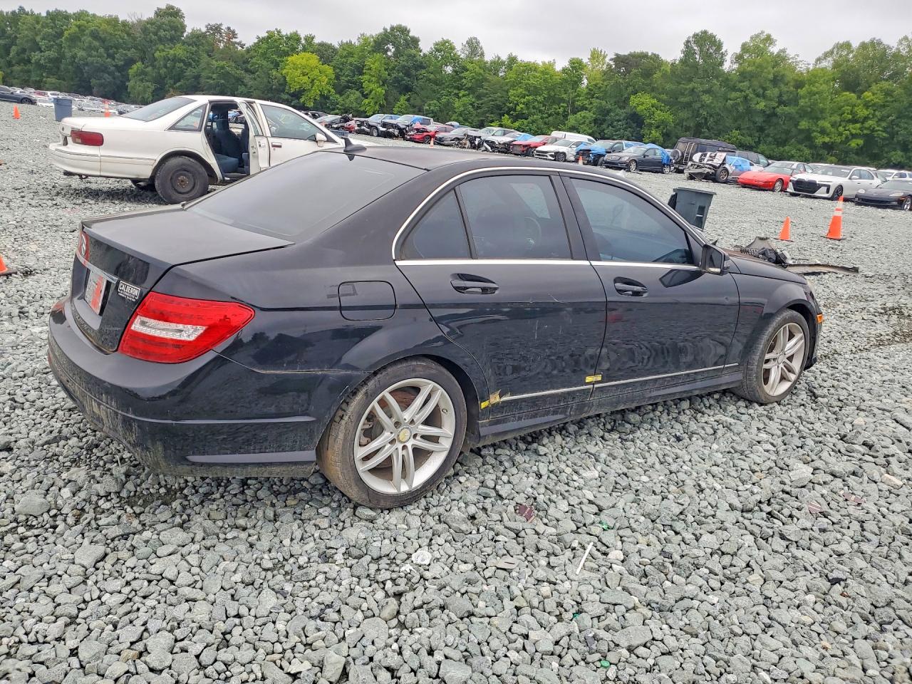 2013 Mercedes-benz C 250 Black vin: WDDGF4HBXDA862321