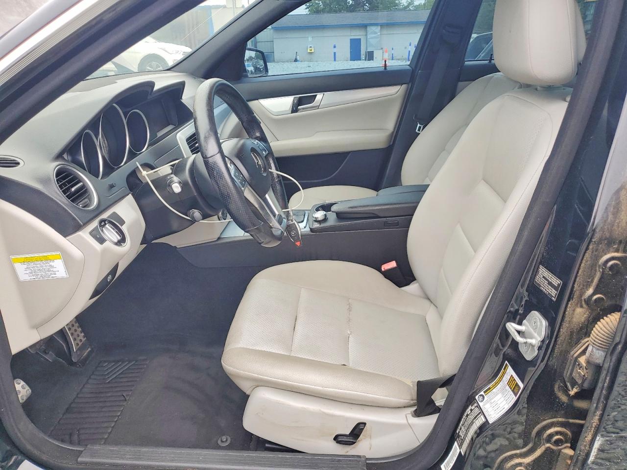 2013 Mercedes-benz C 250 Black vin: WDDGF4HBXDA862321