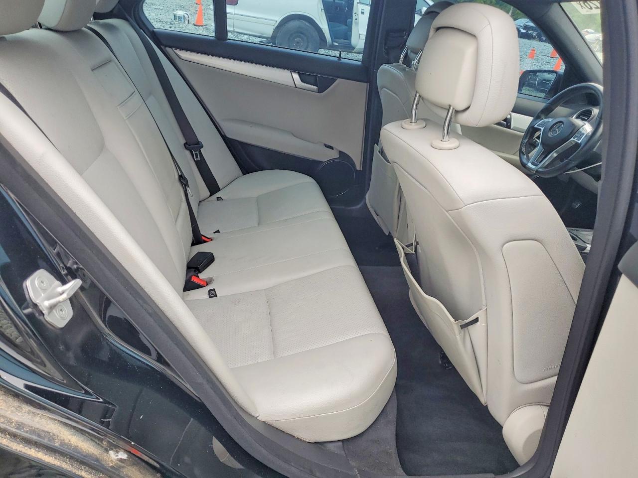 2013 Mercedes-benz C 250 Black vin: WDDGF4HBXDA862321
