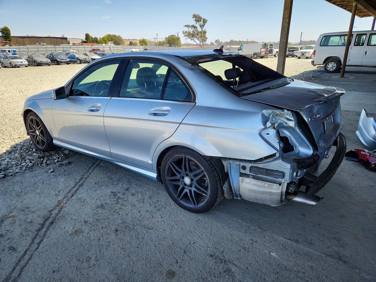 2013 Mercedes-benz C 250 Серебряный vin: WDDGF4HBXDA866837