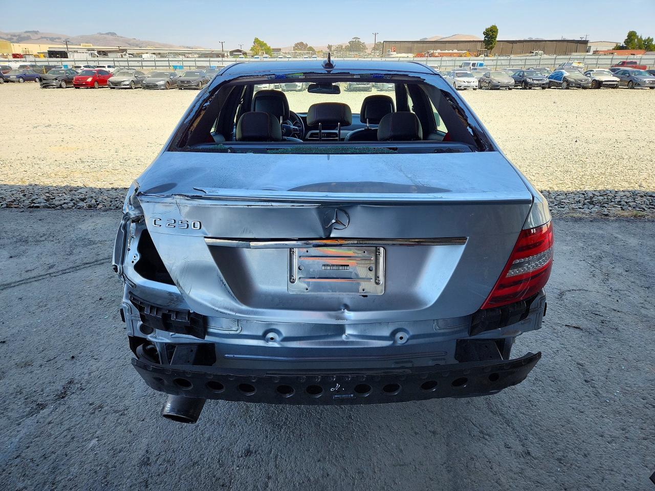 2013 Mercedes-benz C 250 Серебряный vin: WDDGF4HBXDA866837